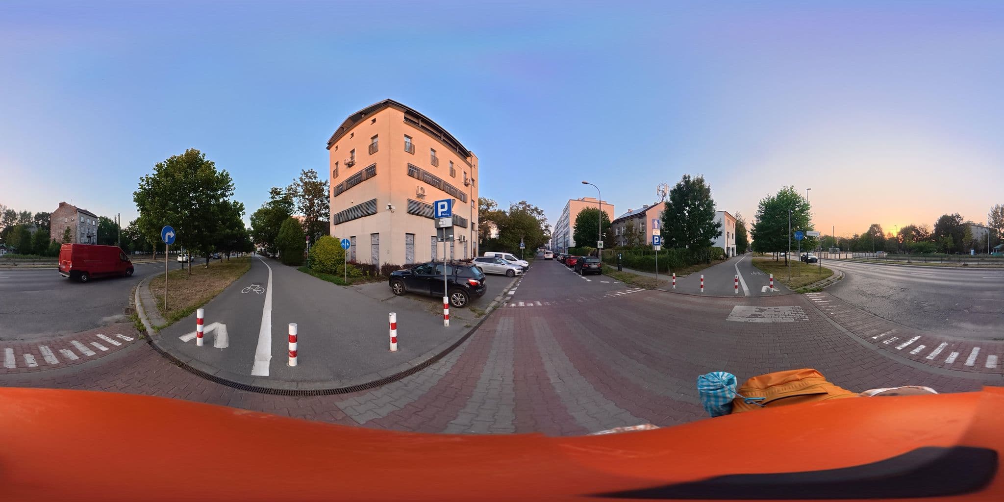 Street view near Beata Zając Wspólnik Spółki Cywilnej Hotsmak 2 Wspólnik Spółki Cywilnej Ab Investment, Kraków — © awizonosz (CC BY-SA · Mapillary)