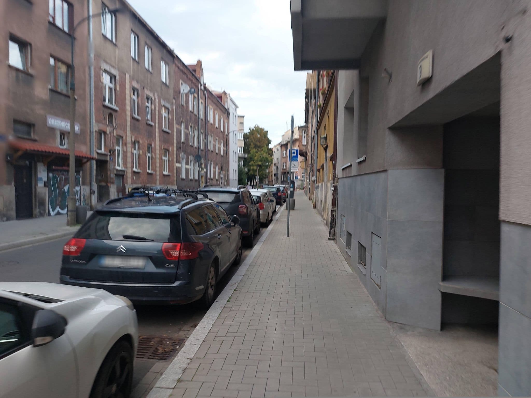 Street view near Rainbow Apartments 5, Kraków — © Blackkness_7 (CC BY-SA · Mapillary)