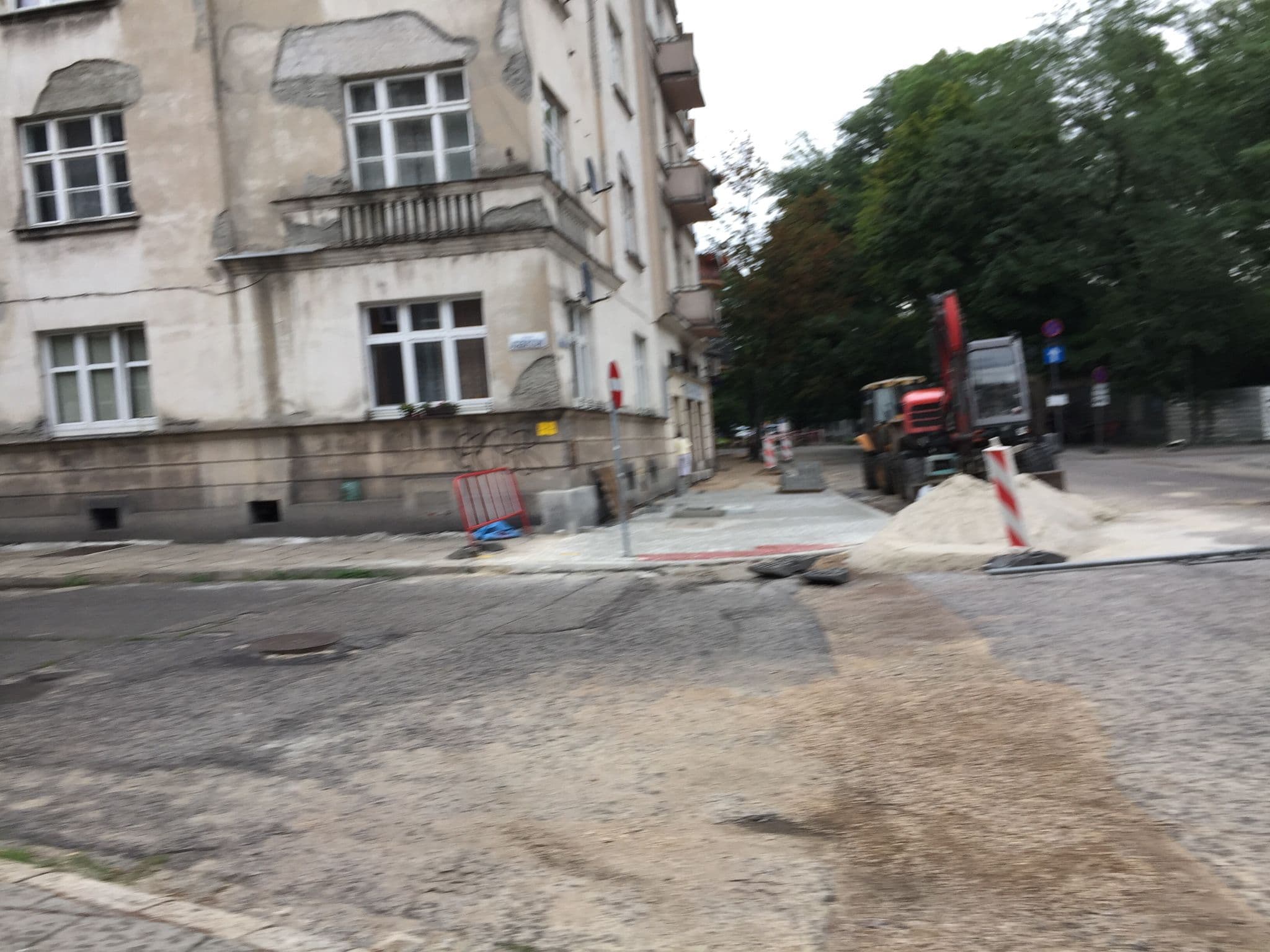 Street view near Enklawa Hostel 2, Kraków — © richlv (CC BY-SA · Mapillary)