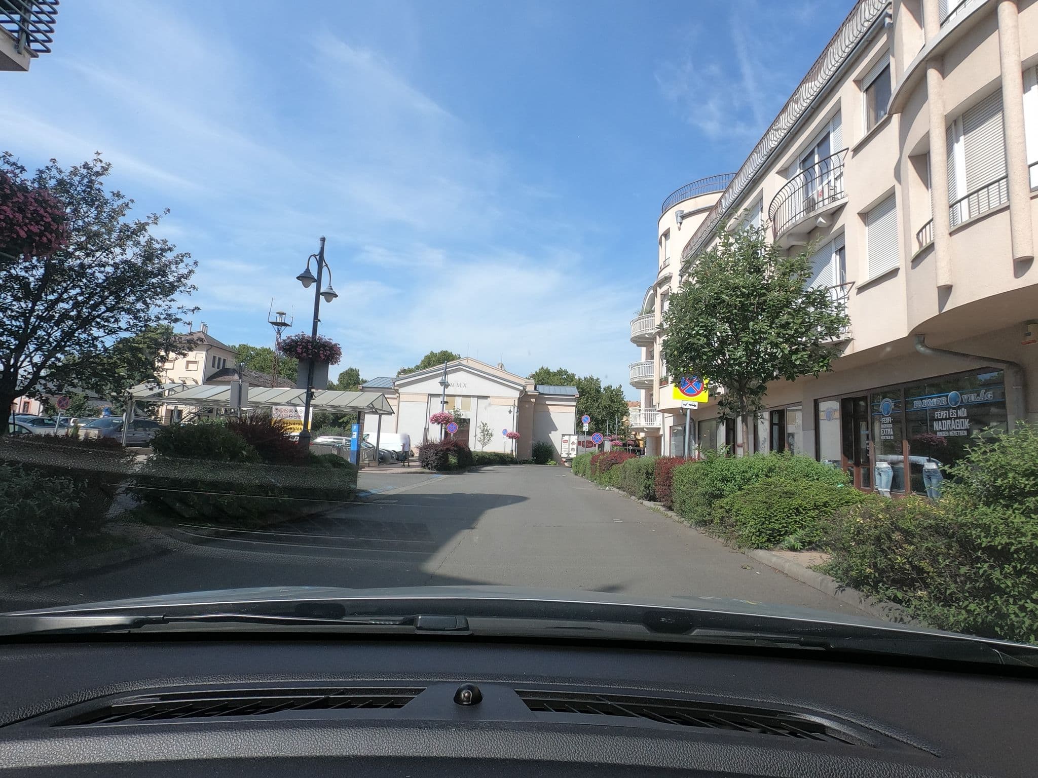 Street view near Centrum Lux 2 Apartmanok Kaposvár, Kaposvár — © vst (CC BY-SA · Mapillary)