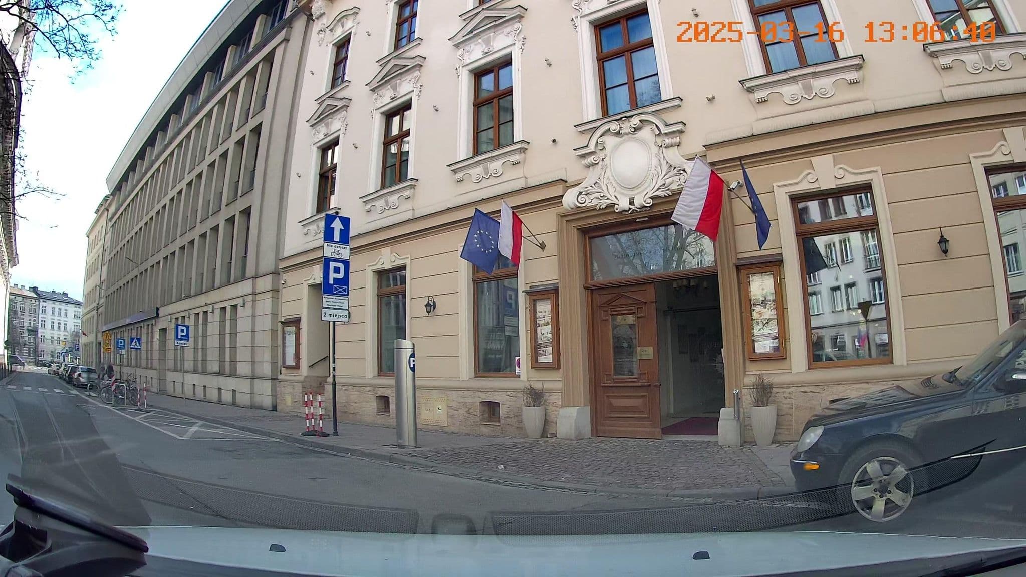 Street view near Night Experience Apartments, Kraków — © jswk (CC BY-SA · Mapillary)