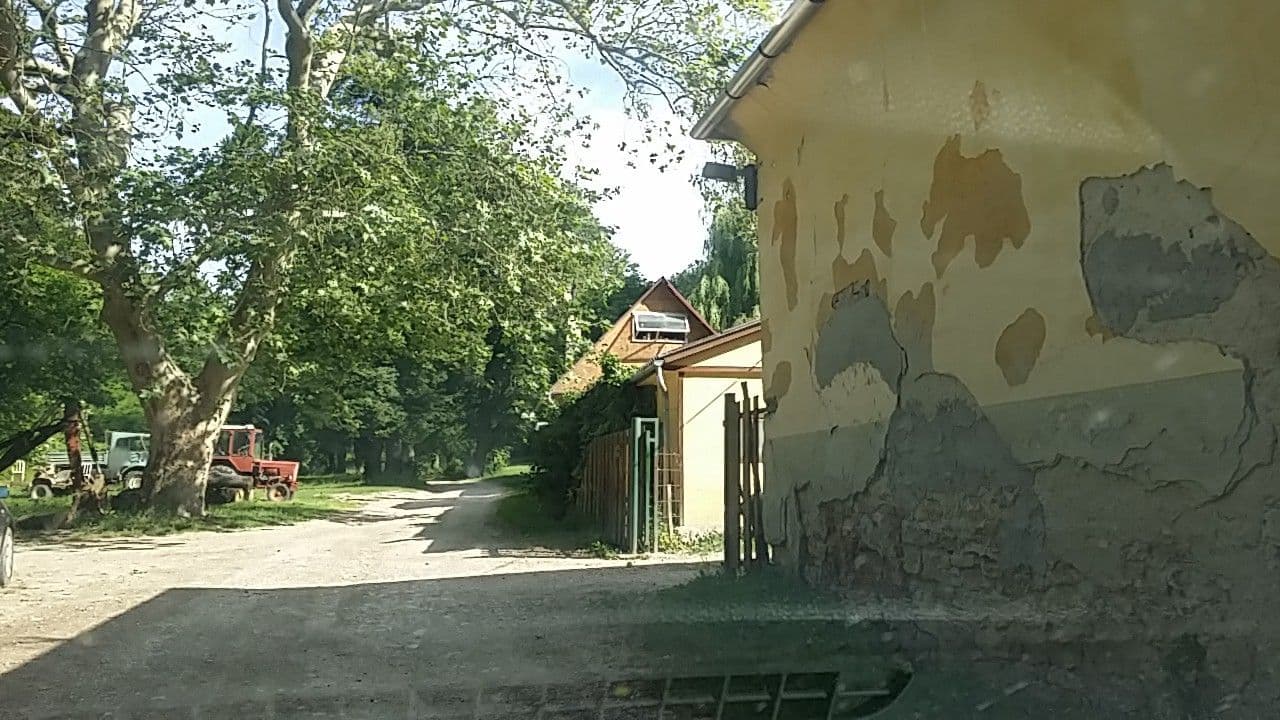 Street view near Marót-hegyi Sólyomfészek, Bajót — © utvonalfelmeresek (CC BY-SA · Mapillary)