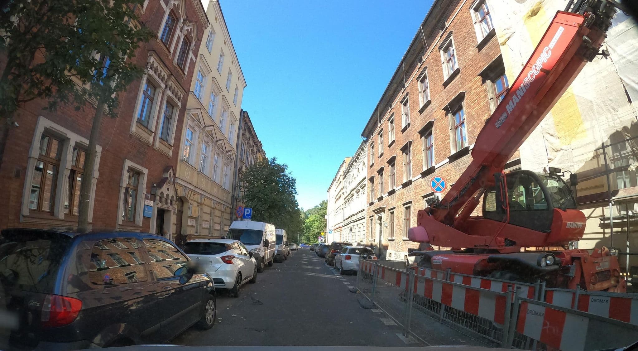 Street view near Apartament Kochanow 1 - rezerwacje w Krakowie, Kraków — © masterofnoroad (CC BY-SA · Mapillary)