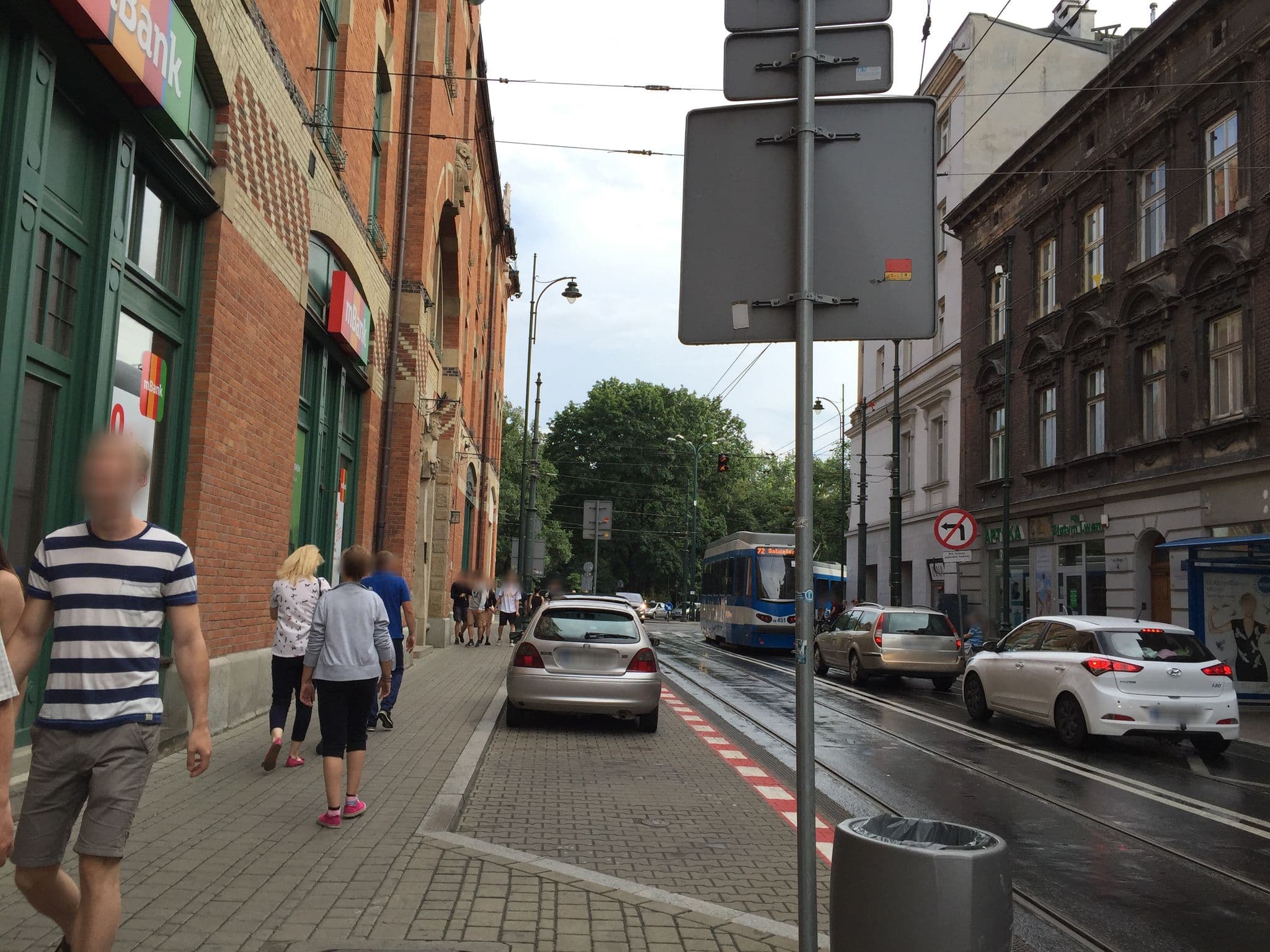 Street view near Pokoje goocinne Dom Turysty Anna Dorota Dziedzic, Kraków — © richlv (CC BY-SA · Mapillary)