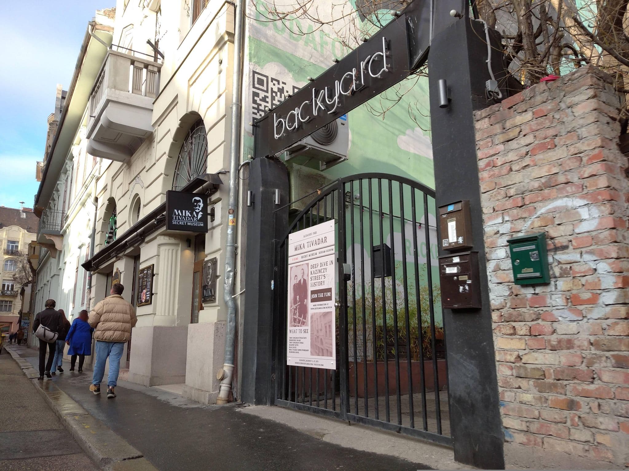Street view near Hotel Mika Downtown, Budapest VI. kerület — © grozsa11 (CC BY-SA · Mapillary)