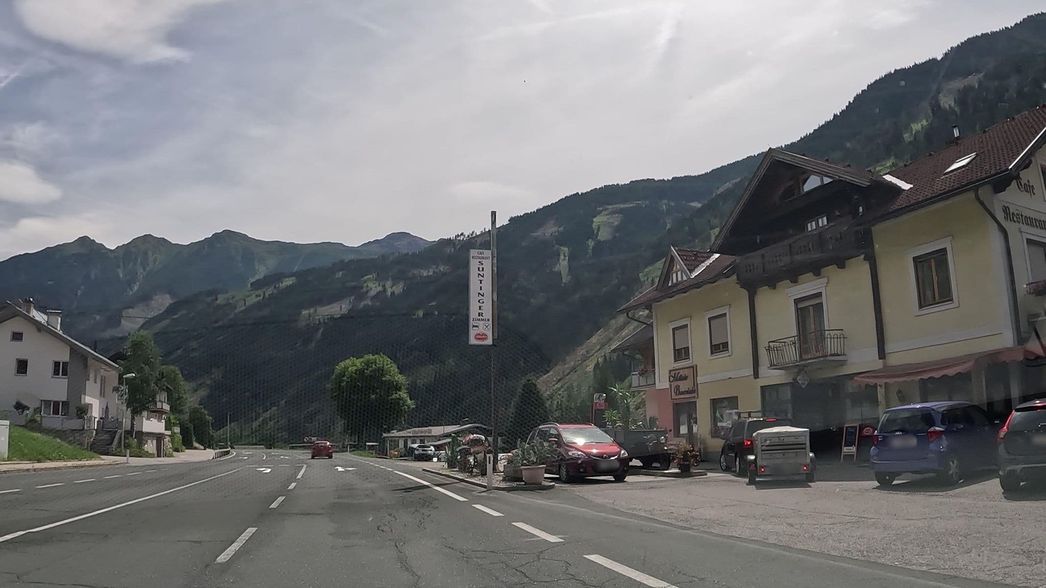 Street view near Gasthaus Postwirt, Dölsach — © stefanro74 (CC BY-SA · Mapillary)