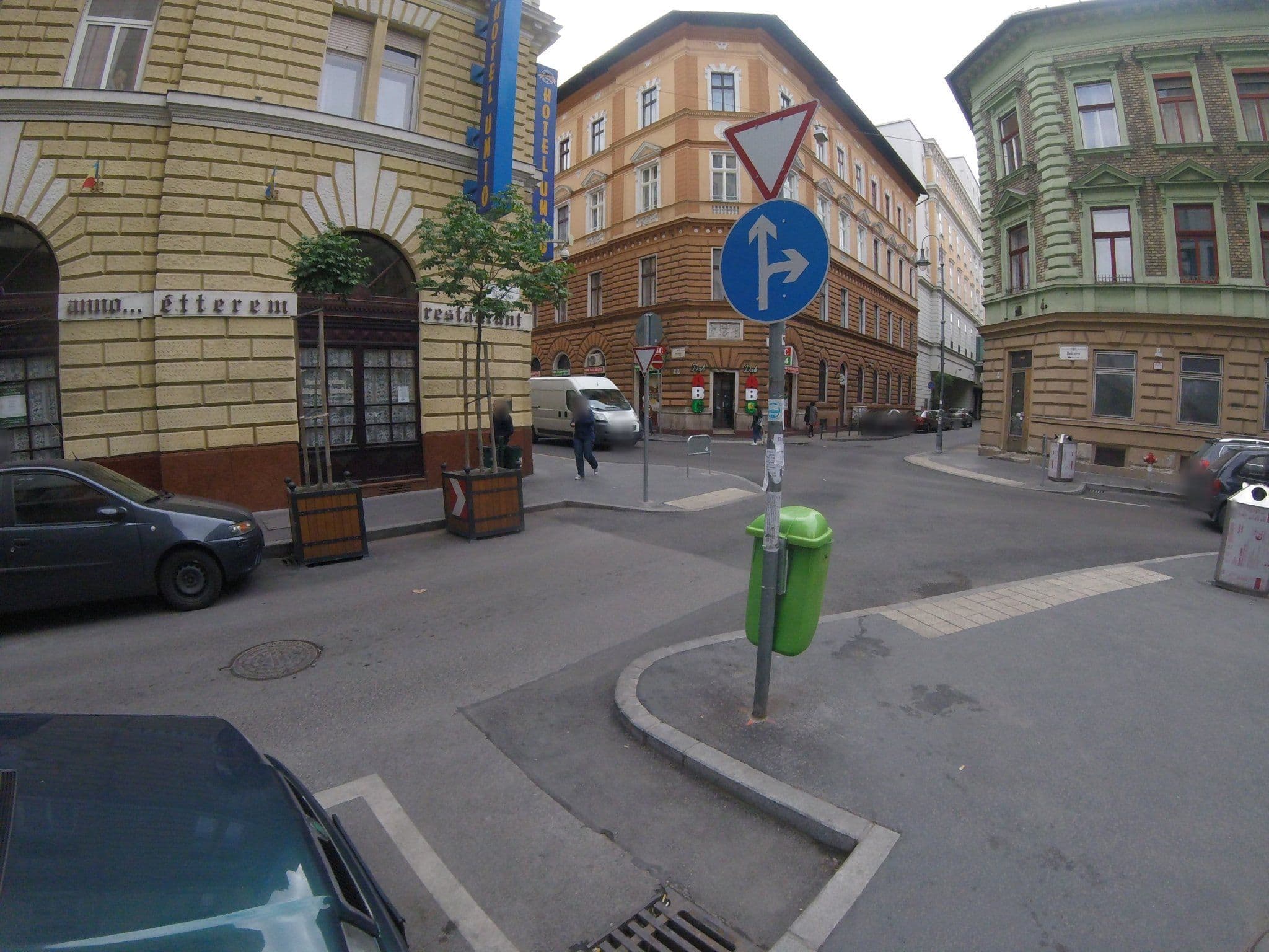 Street view near City Hotel Unio, Budapest VI. kerület — © utvonalfelmeresek (CC BY-SA · Mapillary)