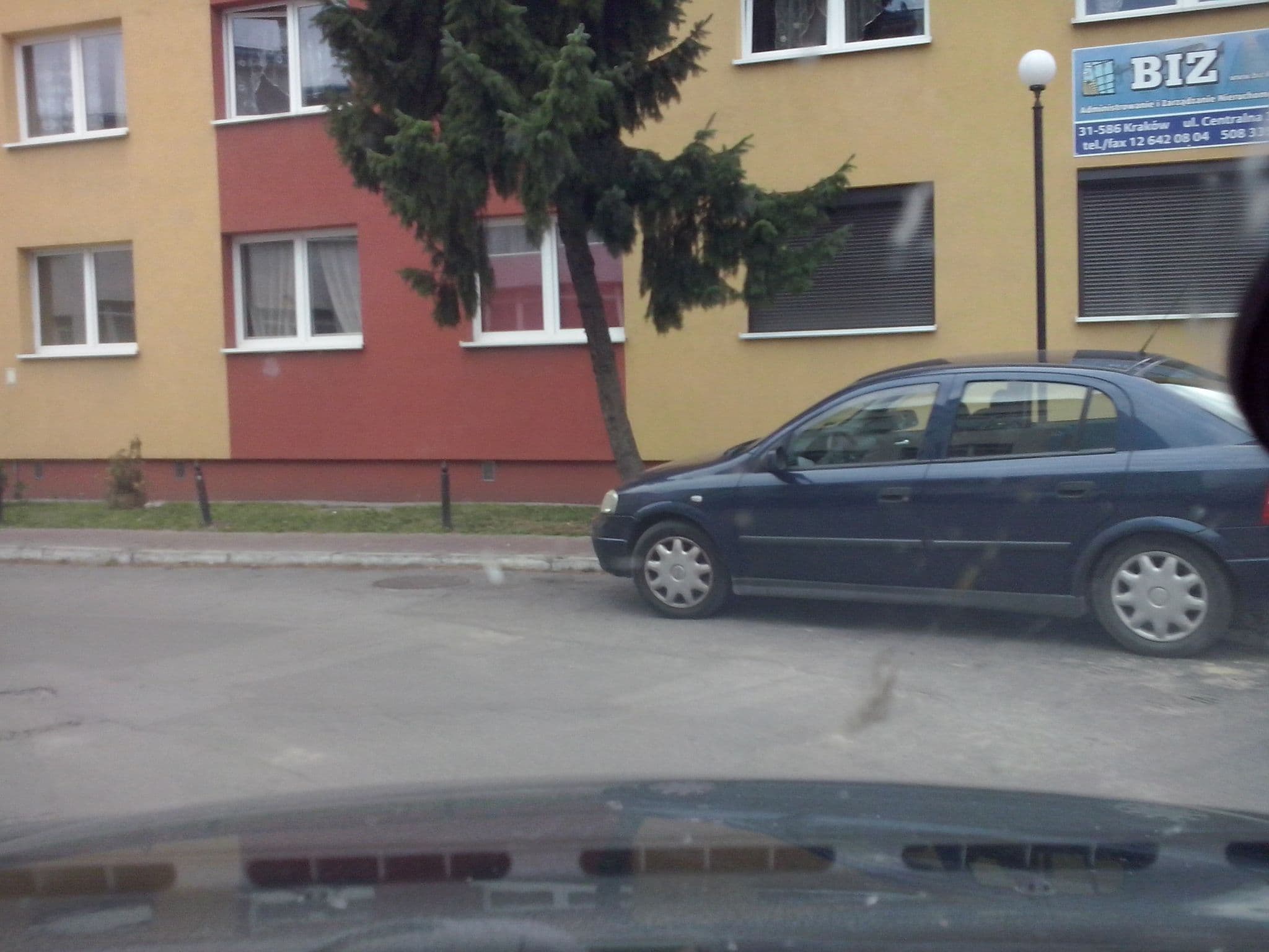 Street view near hotel dom turystyczny czyżyny, Bieńczyce — © Zbigniew_Czernik (CC BY-SA · Mapillary)