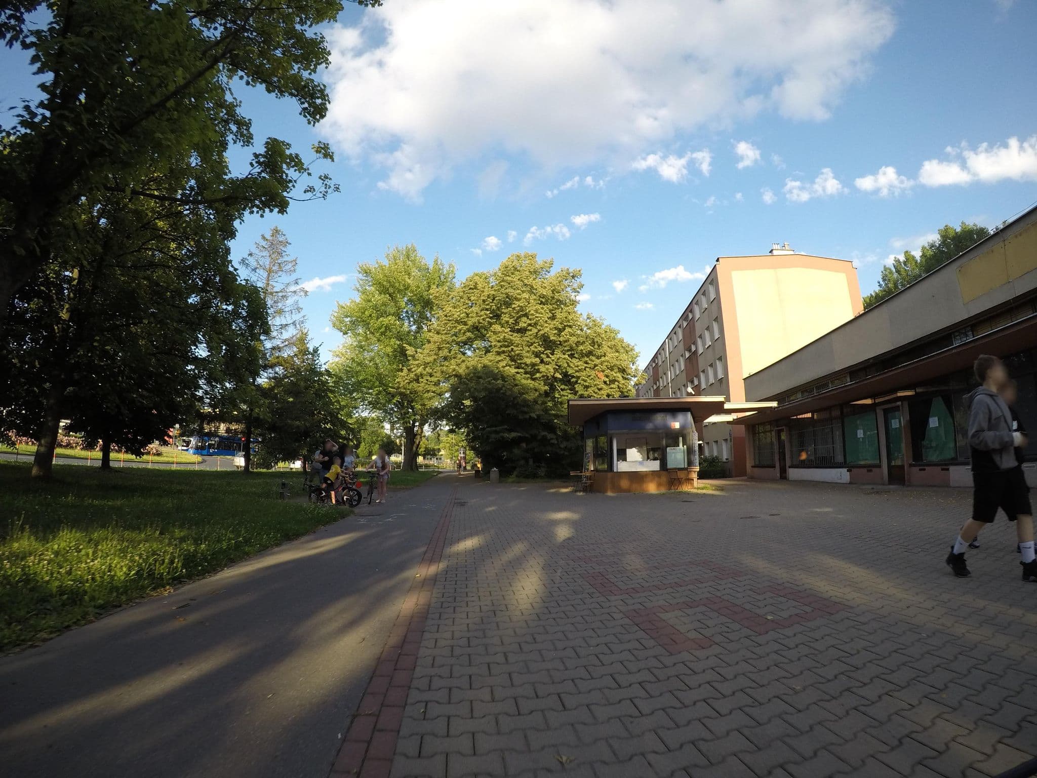Street view near "Pokoje Gościnne U Melanii" S.C. Krystyna Irlik Barbara Zwijacz, Bieńczyce — © st1 (CC BY-SA · Mapillary)