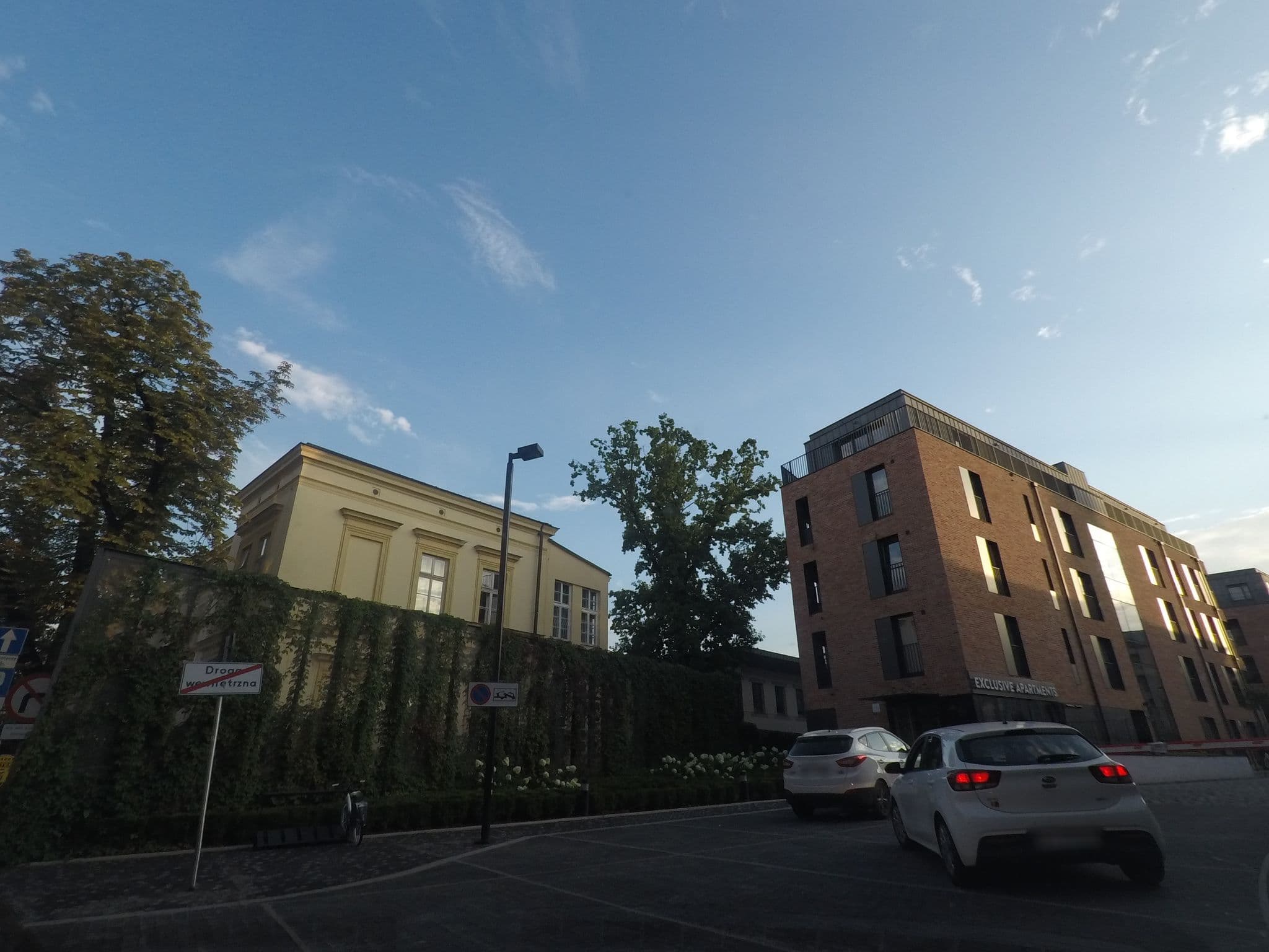 Street view near Eliahu Salpeter, Kraków — © canadarunner (CC BY-SA · Mapillary)