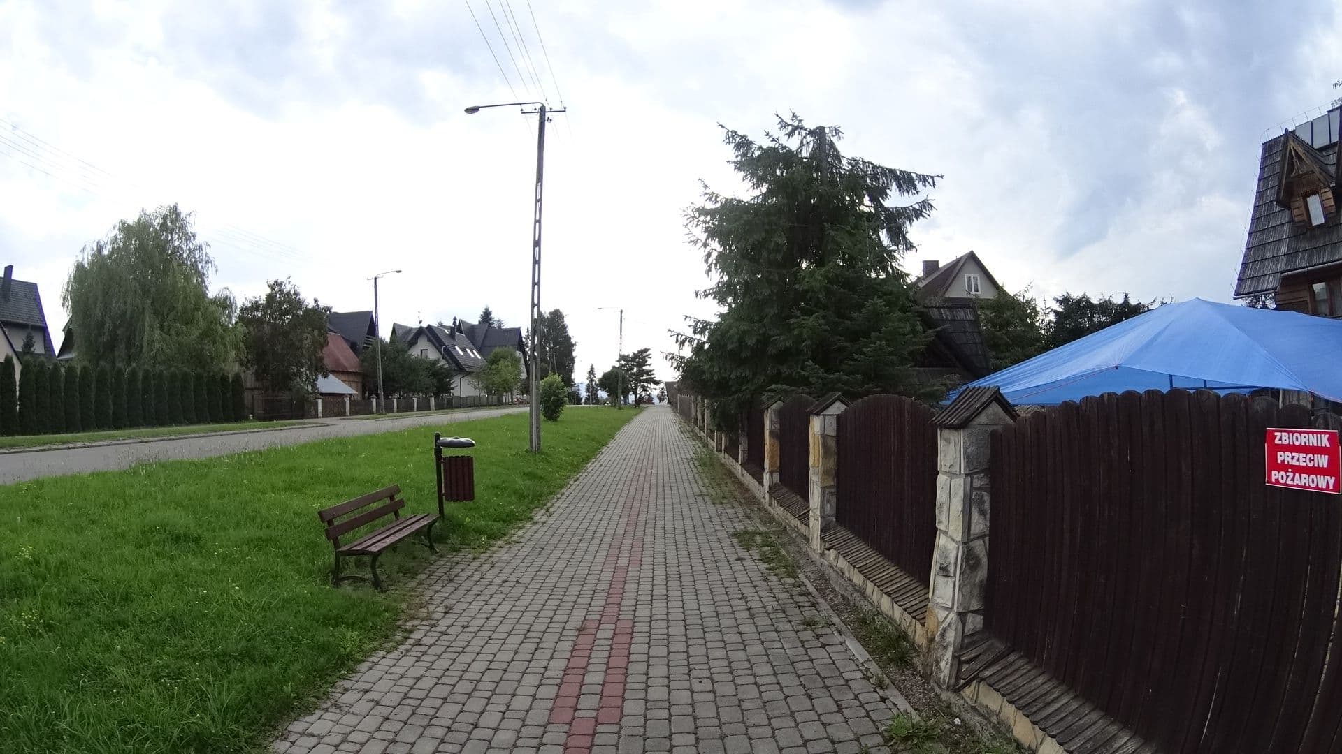 Street view near Wynajem Pokoi Milaniak Zofia, Krośnica — © awizonosz (CC BY-SA · Mapillary)