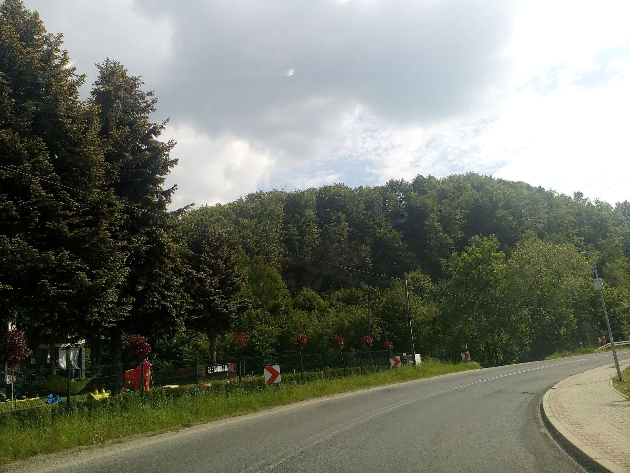 Street view near Koszarka Venue&Spa, Łososina Dolna — © snanek (CC BY-SA · Mapillary)