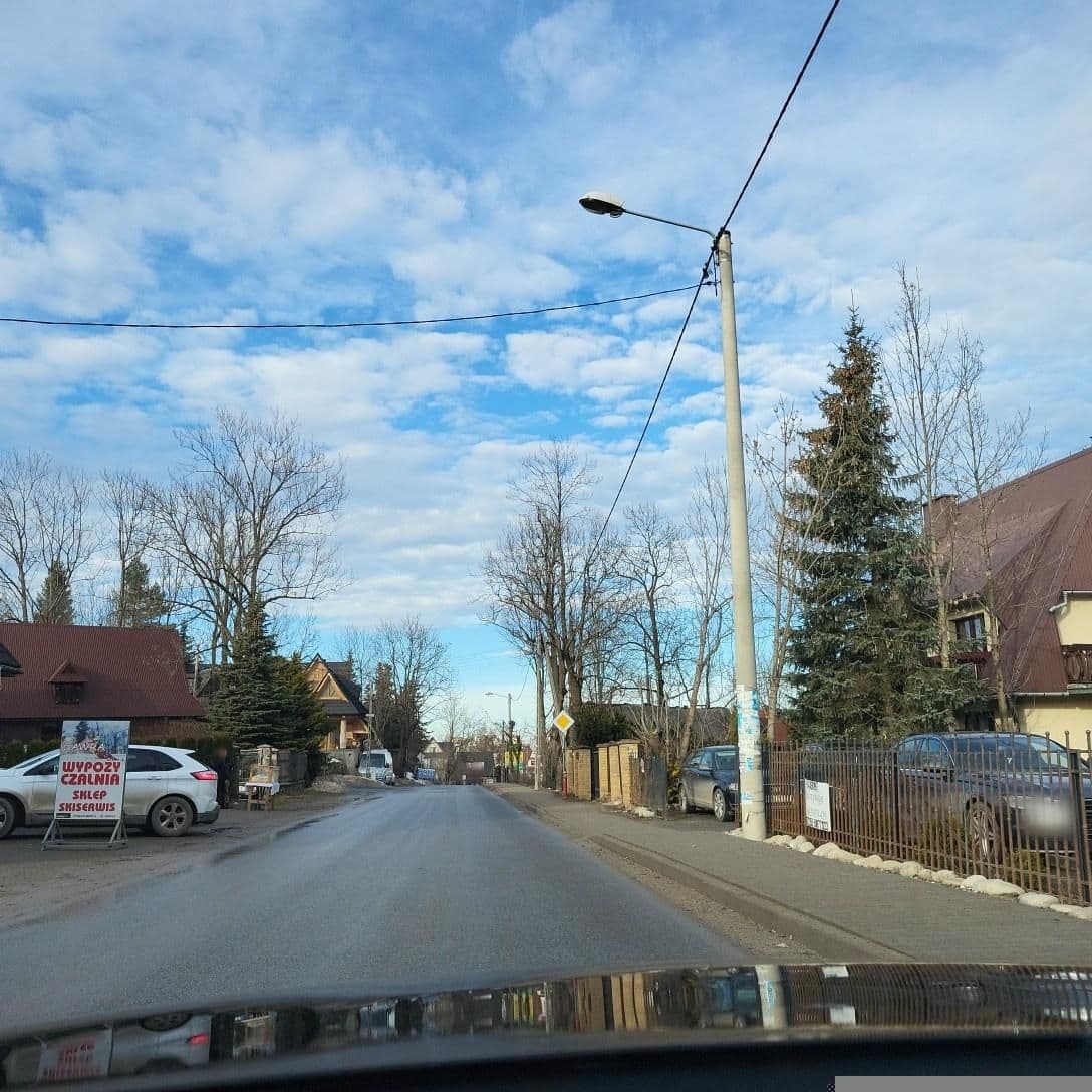 Street view near "Zowiyrucha" Wynajem Pokoi Aleksandra Majerczyk, Bukowina Tatrzańska — © picturehoover (CC BY-SA · Mapillary)