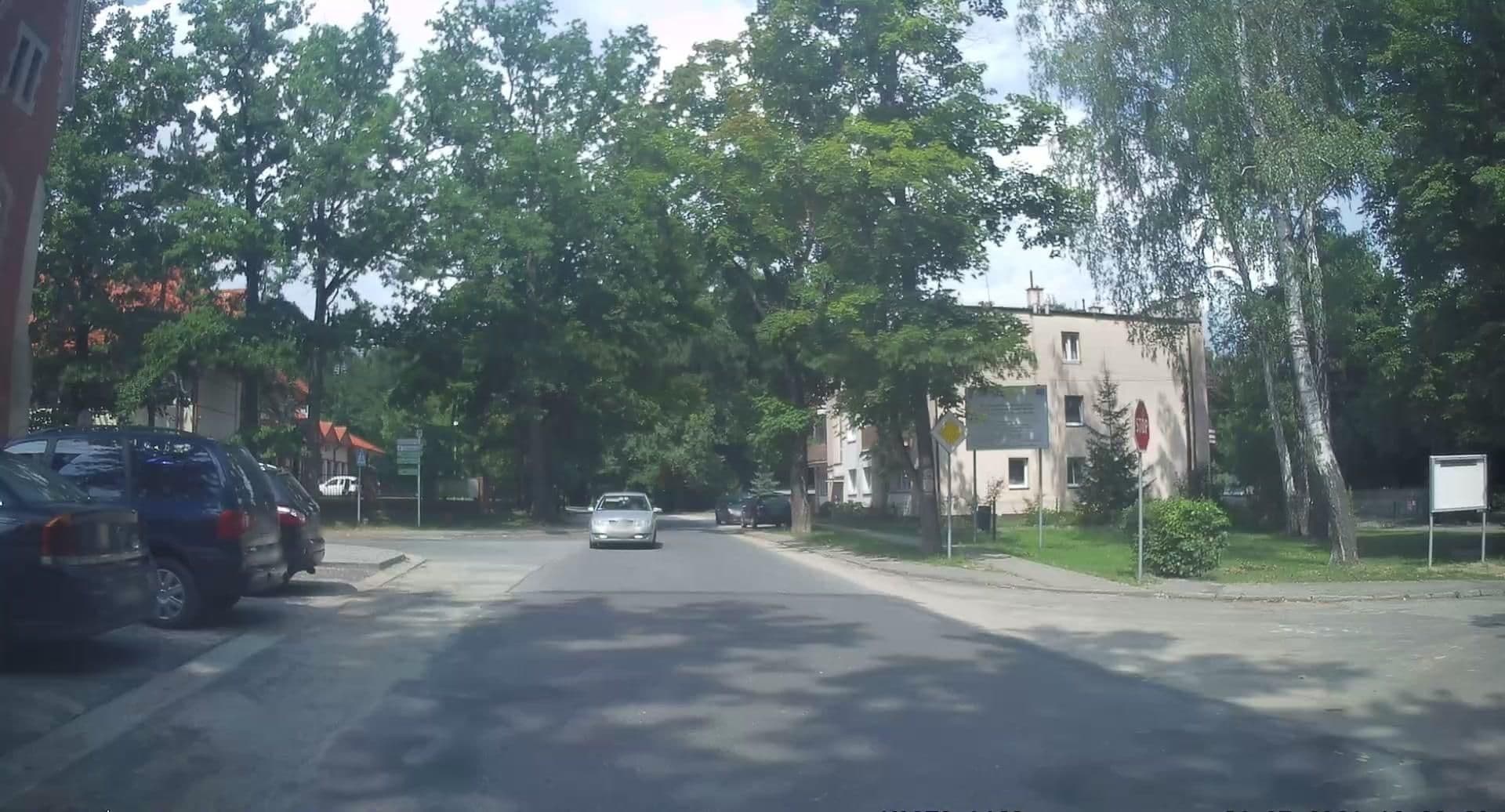 Street view near Breakfinder, Tomaszów Mazowiecki — © edc22 (CC BY-SA · Mapillary)