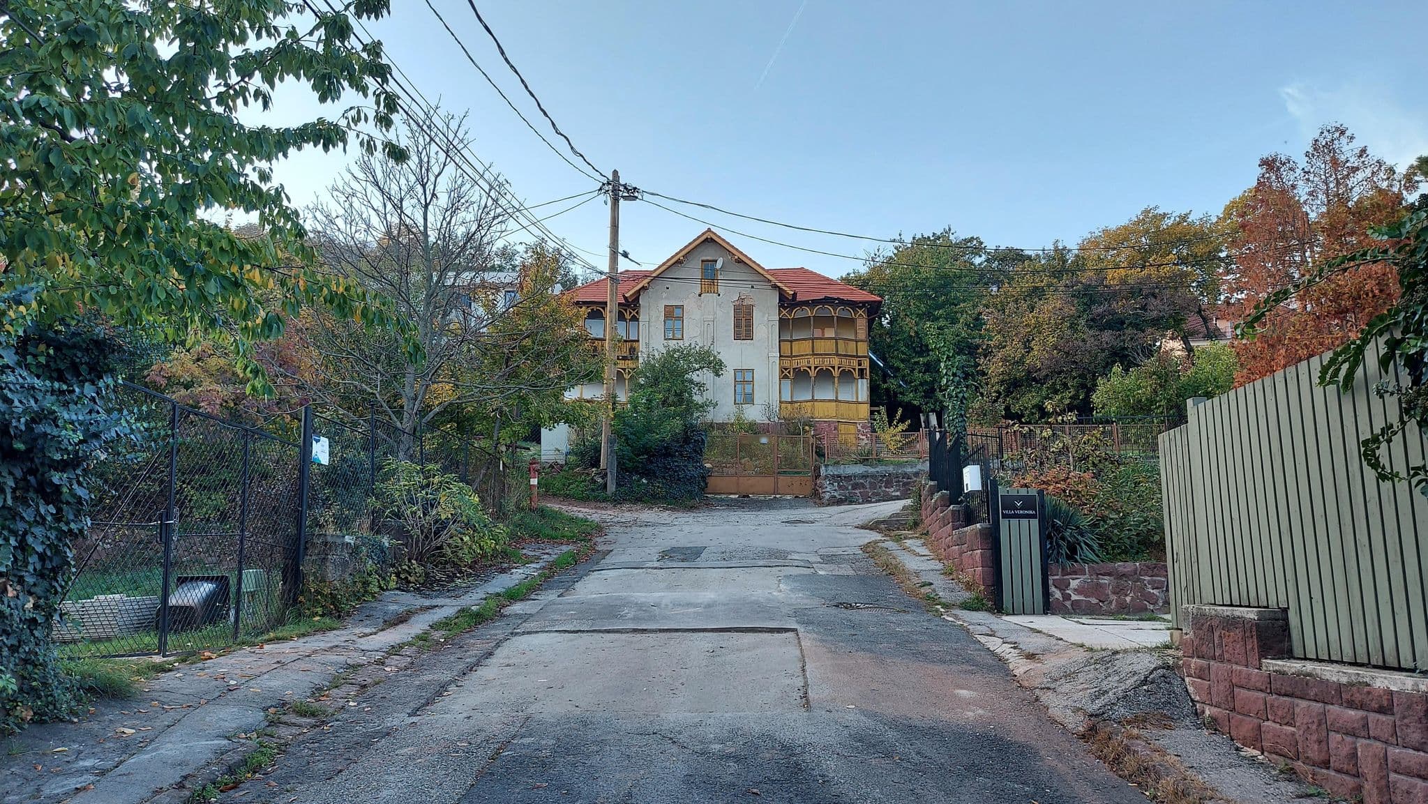 Street view near Kuckó Apartmanház, Balatonalmádi — © vasony (CC BY-SA · Mapillary)