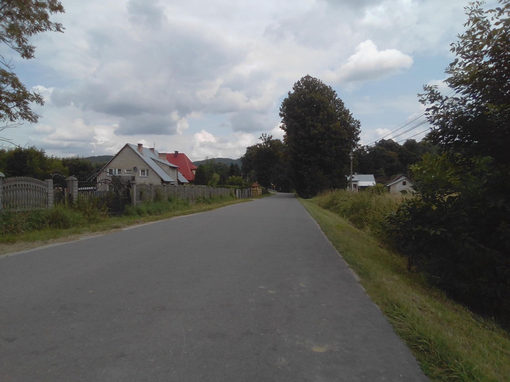 Street view near F H u P Barbara Dziedzic, Łęki — © czecko (CC BY-SA · Mapillary)