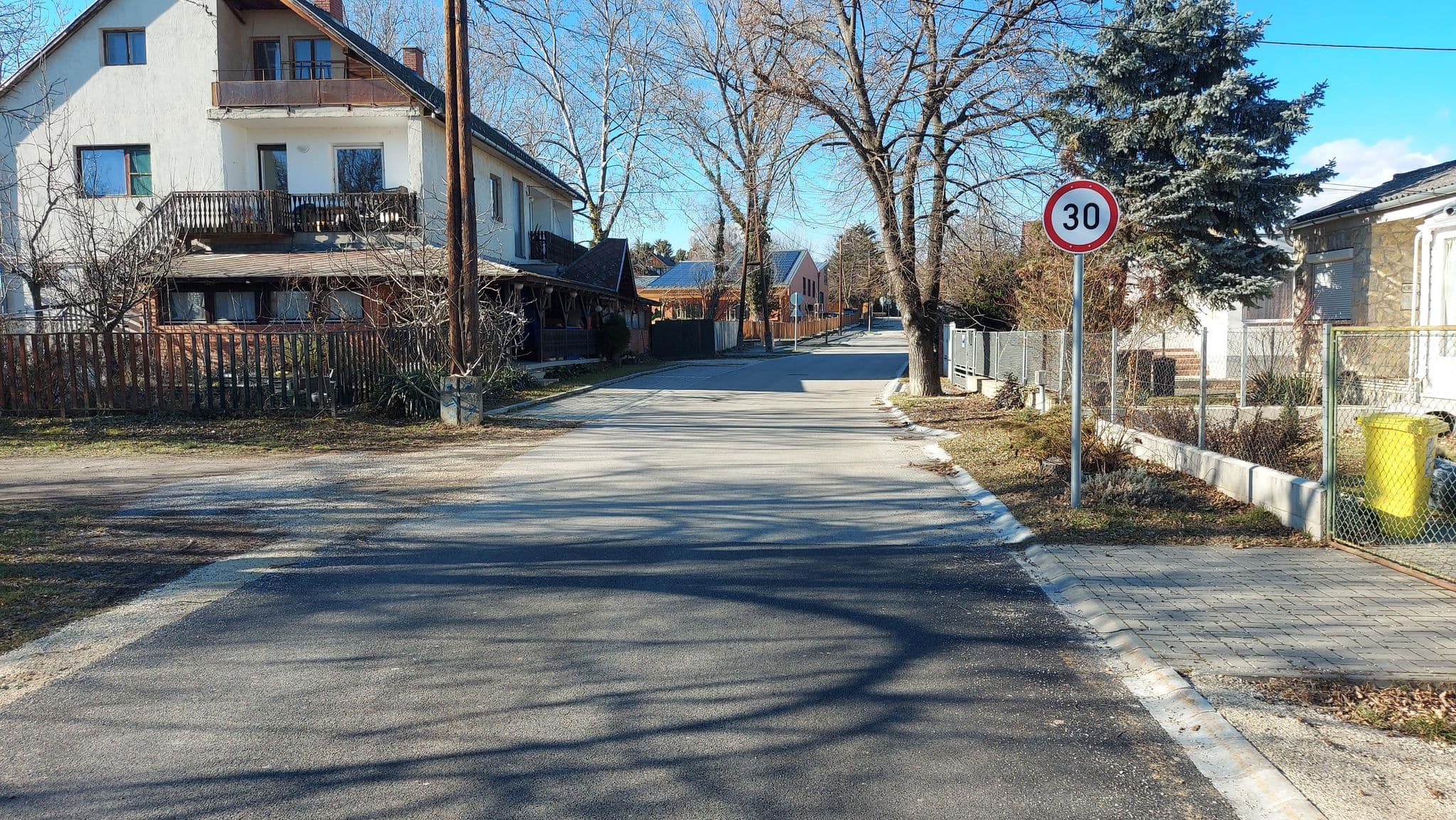 Street view near Zsófia Apartman, Balatonalmádi — © vasony (CC BY-SA · Mapillary)