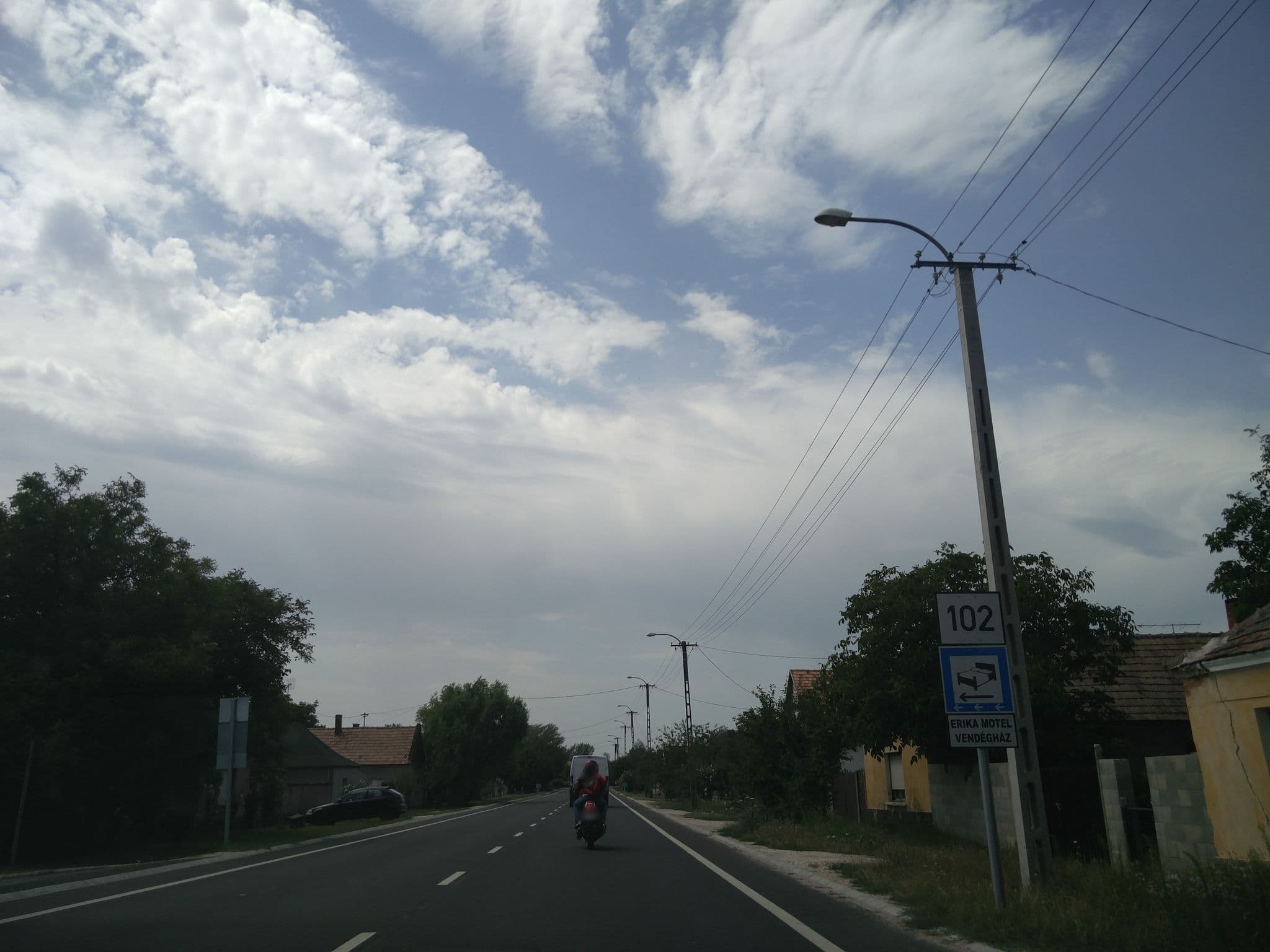 Street view near Erika, Devecser — © kami911 (CC BY-SA · Mapillary)