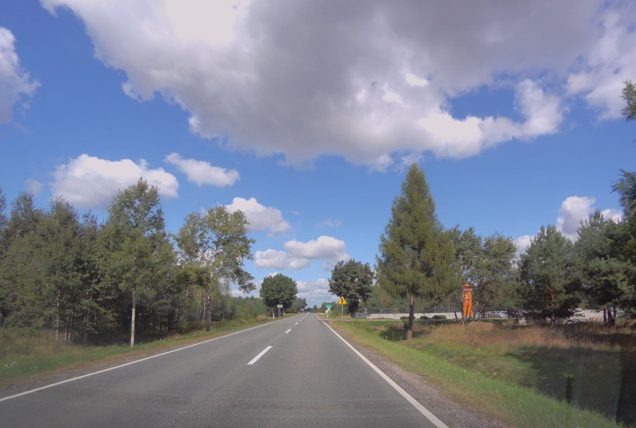 Street view near Hotel Mario, Nowa Sarzyna — © sashabrava (CC BY-SA · Mapillary)