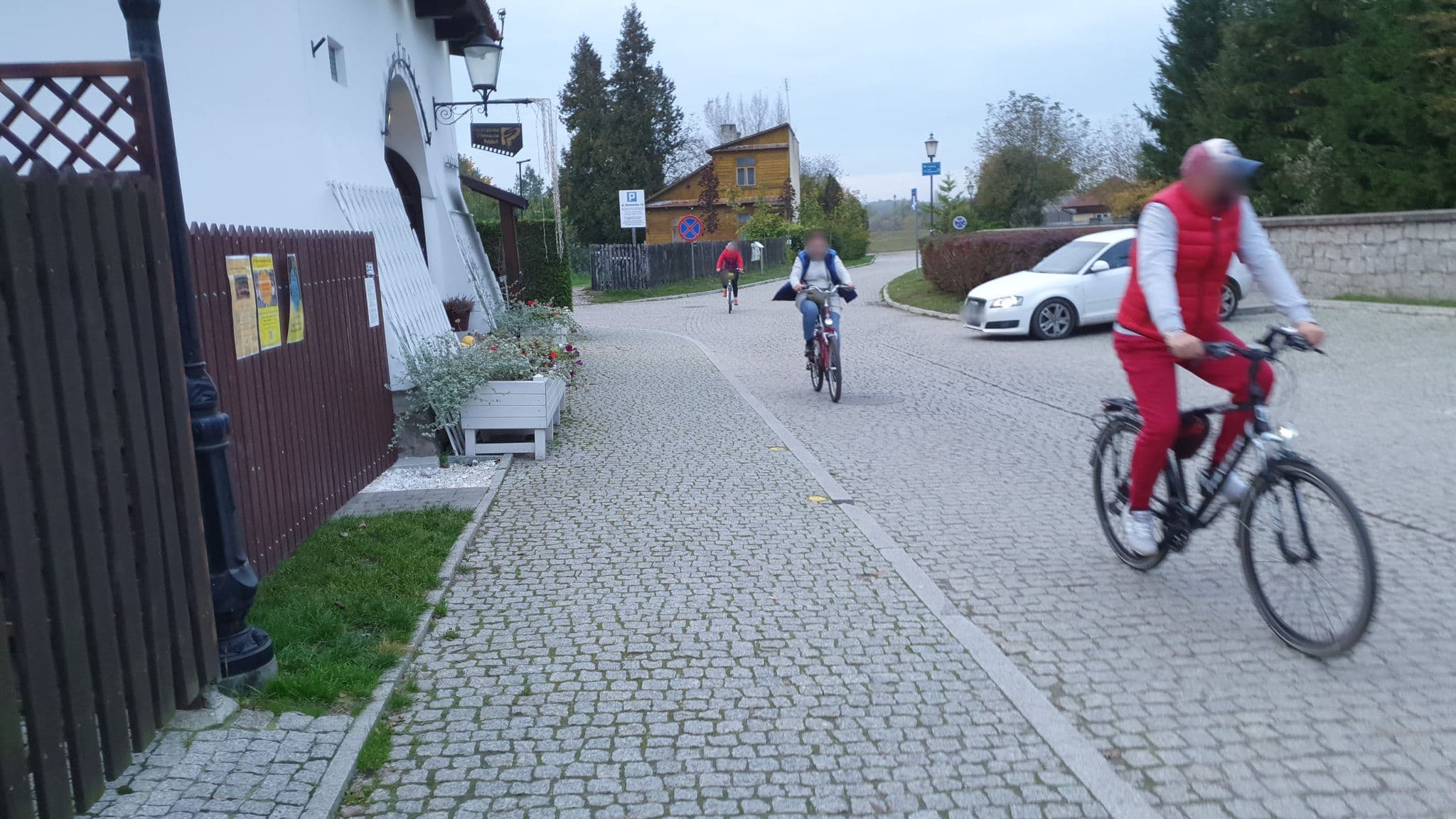 Street view near Hotel Stara Łaźnia, Kazimierz Dolny — © grobin (CC BY-SA · Mapillary)