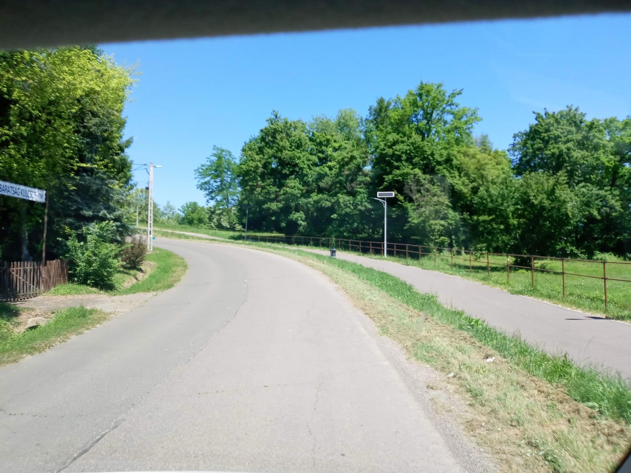 Street view near Barátság Kulcsosház, Komló — © magyarsi (CC BY-SA · Mapillary)