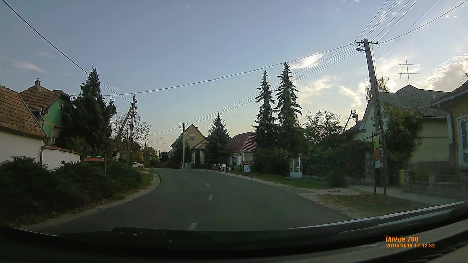 Street view near Varázsfa Vendégház, Kerecsend — © geox123 (CC BY-SA · Mapillary)