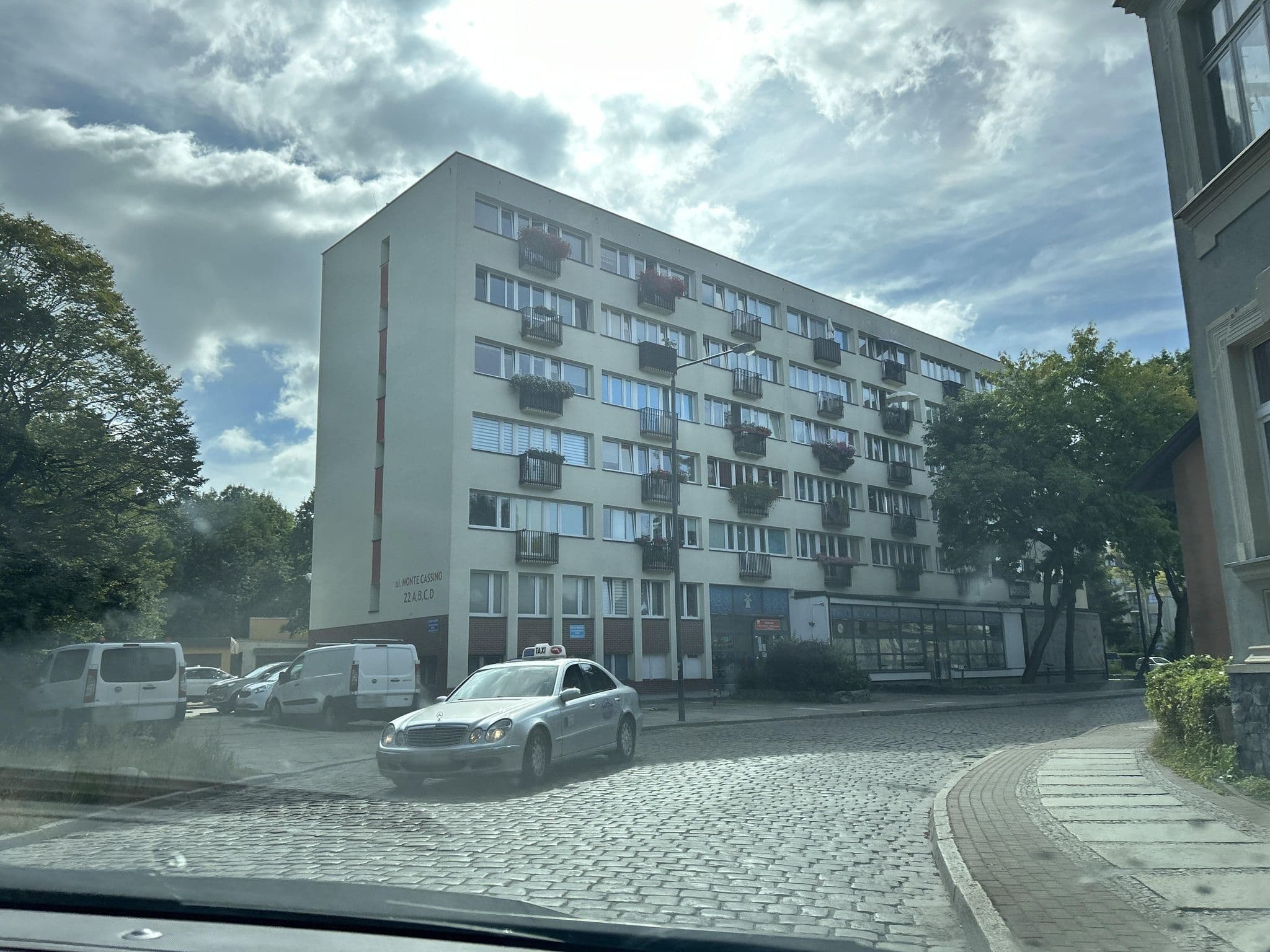 Street view near Warowny Czesław - Kwatery Prywatne, Pokoje, Apartamenty, Świnoujście — © strudel (CC BY-SA · Mapillary)