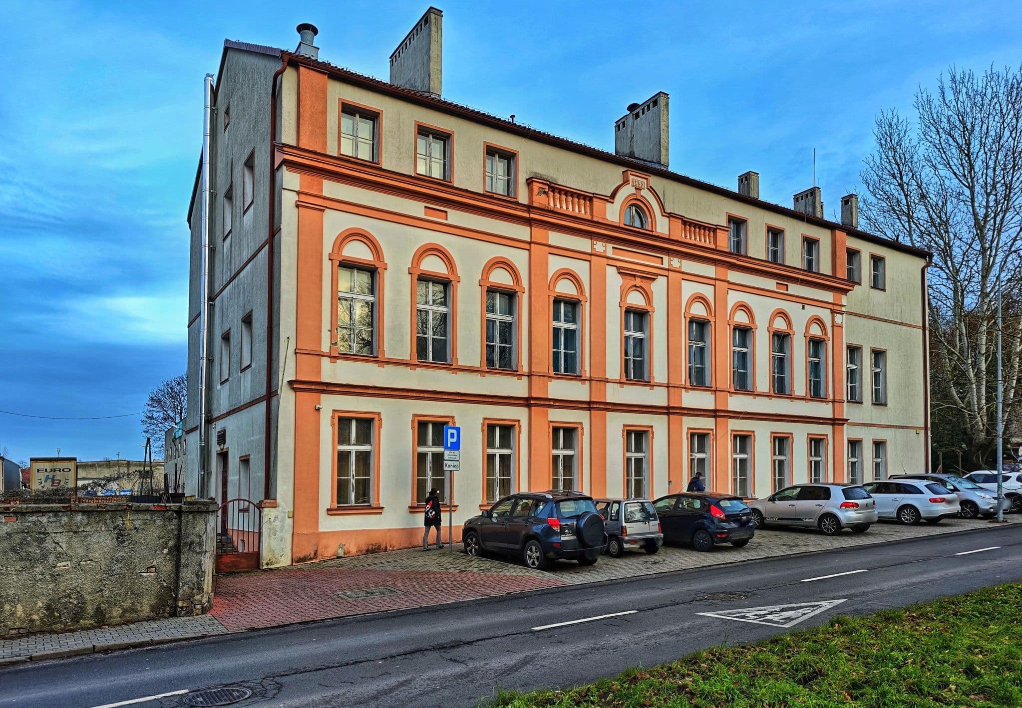 Street view near Zielonogórski Policyjny Klub Sportowy Gwardia - Pod Dębem Hotel Zielona Góra, Zielona Góra — © km2bp (CC BY-SA · Mapillary)