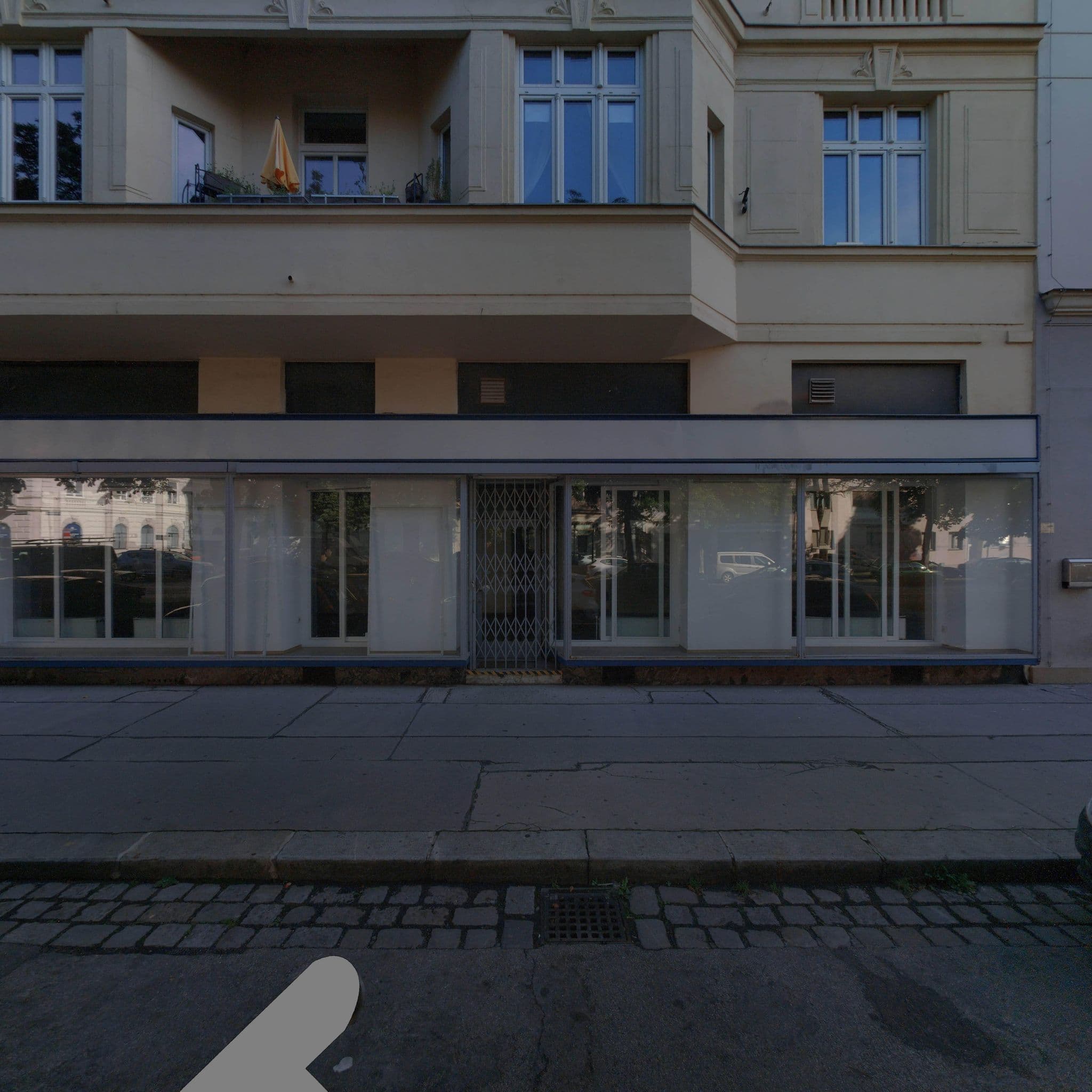 Street view near Am Augarten, Innere Stadt — © eliasgander (CC BY-SA · Mapillary)