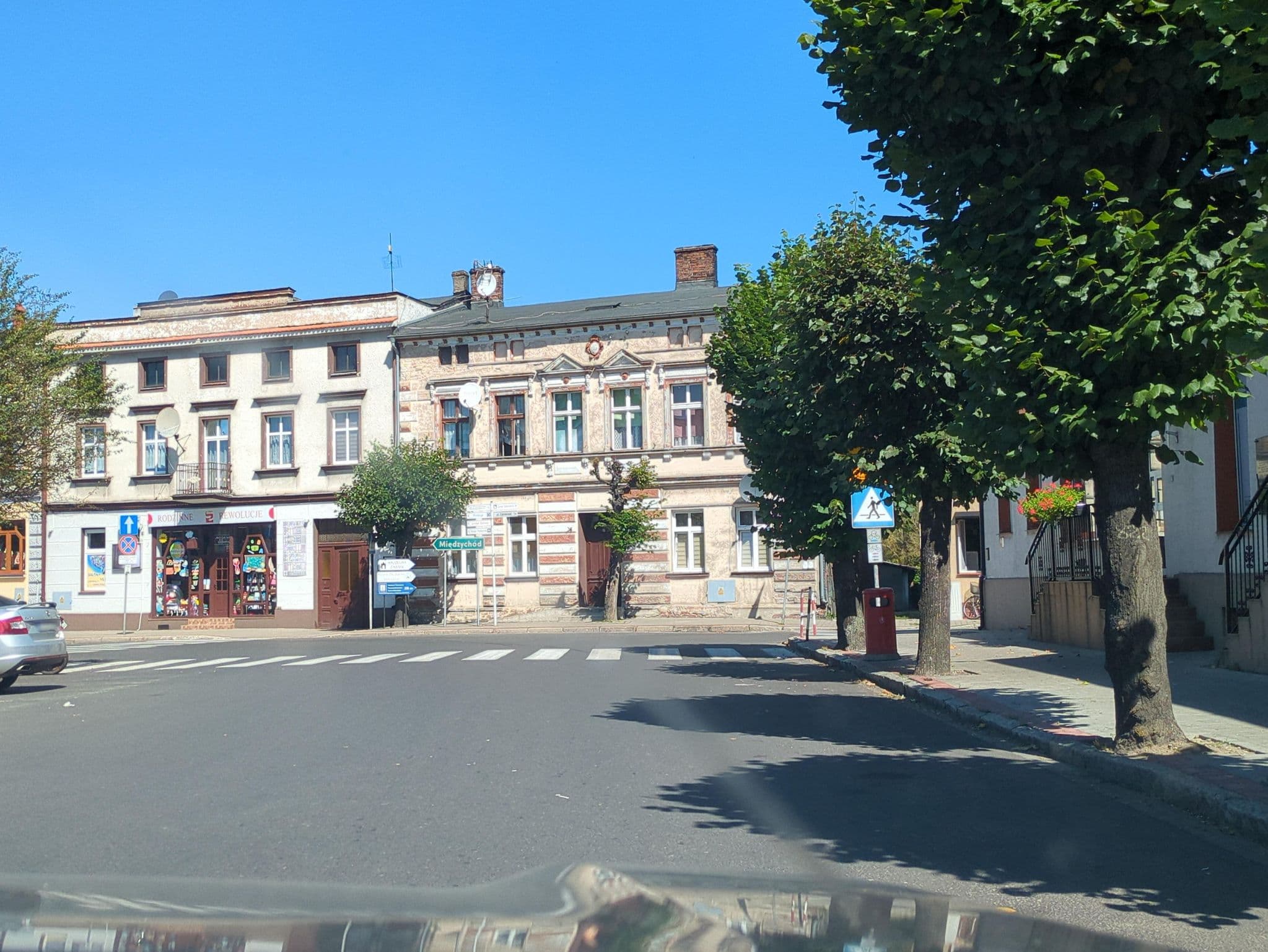 Street view near Kama, Sieraków — © 6b17d8c50e264a46 (CC BY-SA · Mapillary)