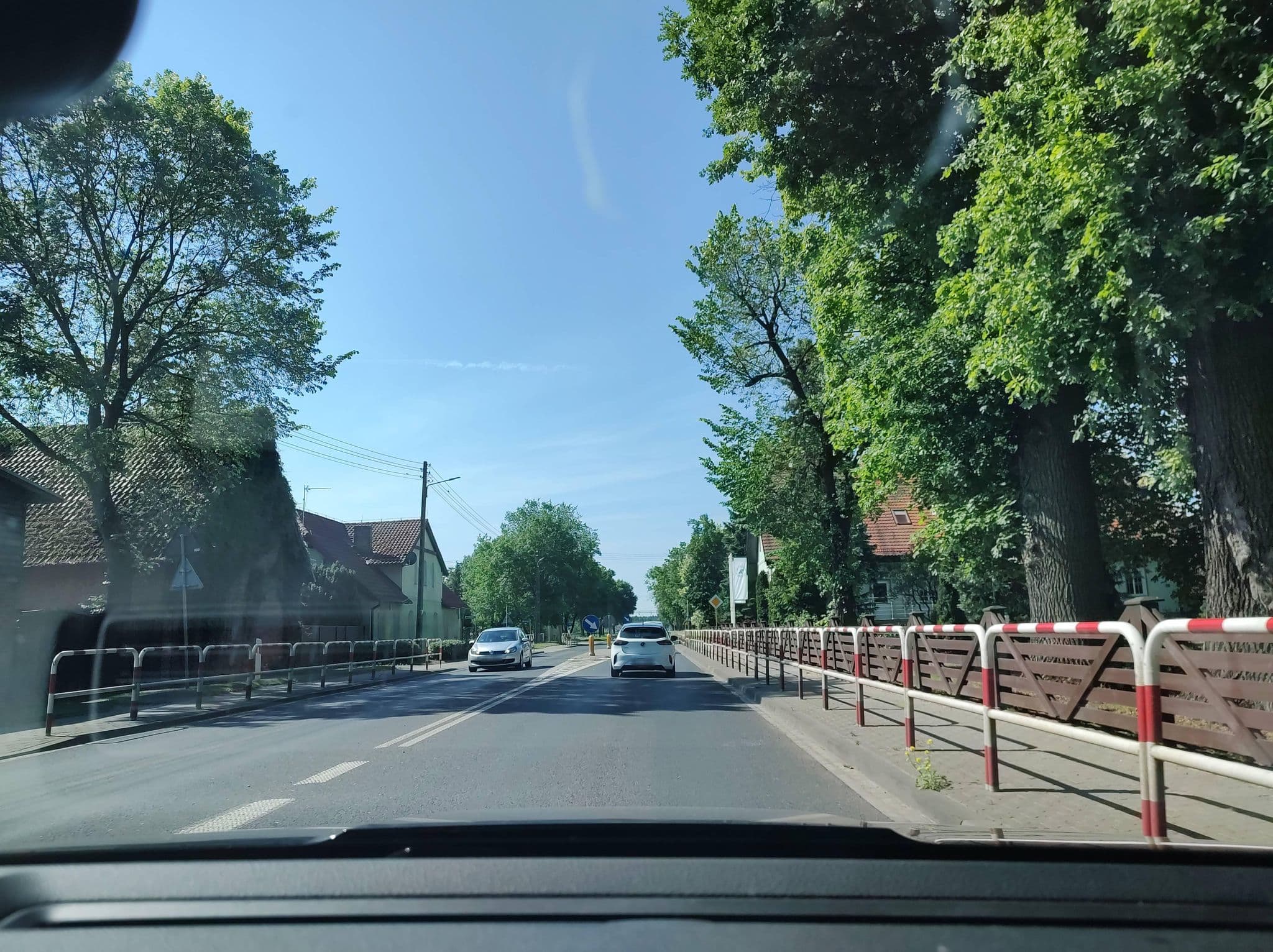 Street view near Otwarte Wrota. Zajazd. Kostera E., Lwówek — © wozder (CC BY-SA · Mapillary)