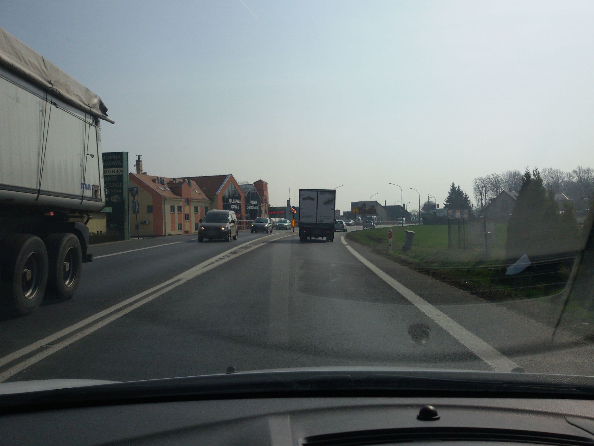 Street view near Raz Dwa Trzy | Dziewiąty pókoj, Osieczna — © namyseaw_tatarynowicz (CC BY-SA · Mapillary)