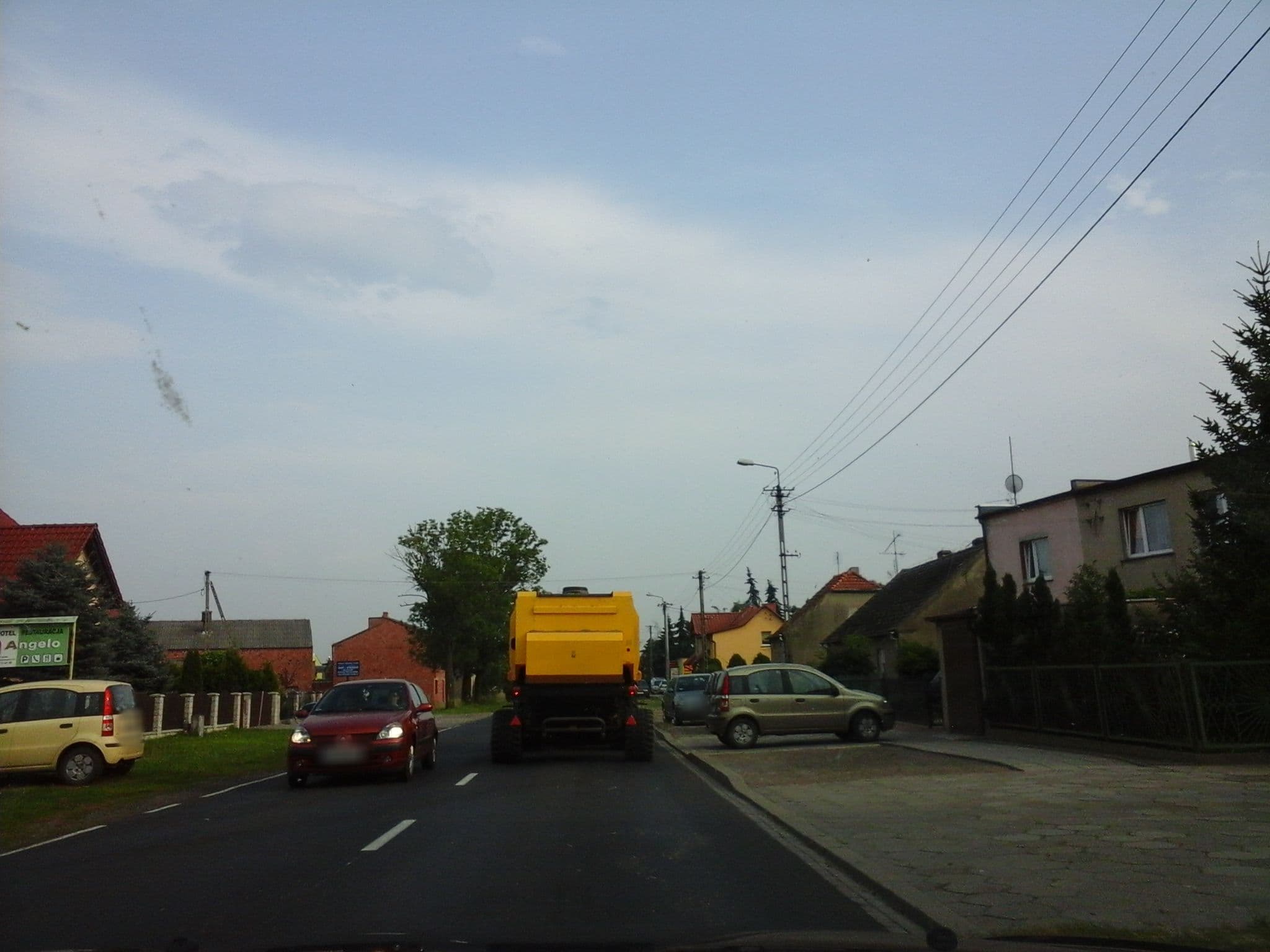 Street view near "Angelo" Grzegorz Przymus Firma Wielobranżowa Restauracje-Pokoje Gościnne,zakład Stolarski-Tartak, Kościan — © czadzik (CC BY-SA · Mapillary)