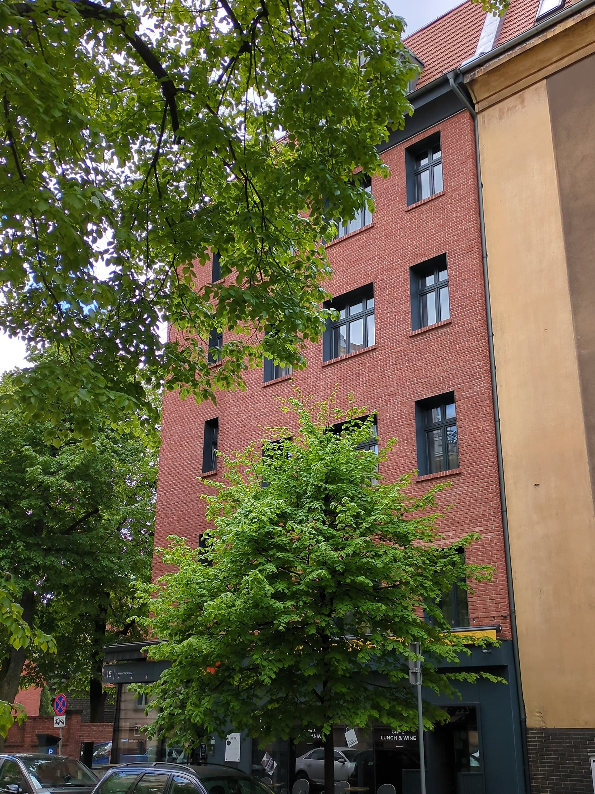 Ilonn Boutique Limanowskiego (via Wikimedia Commons, CC BY-SA 4.0)
