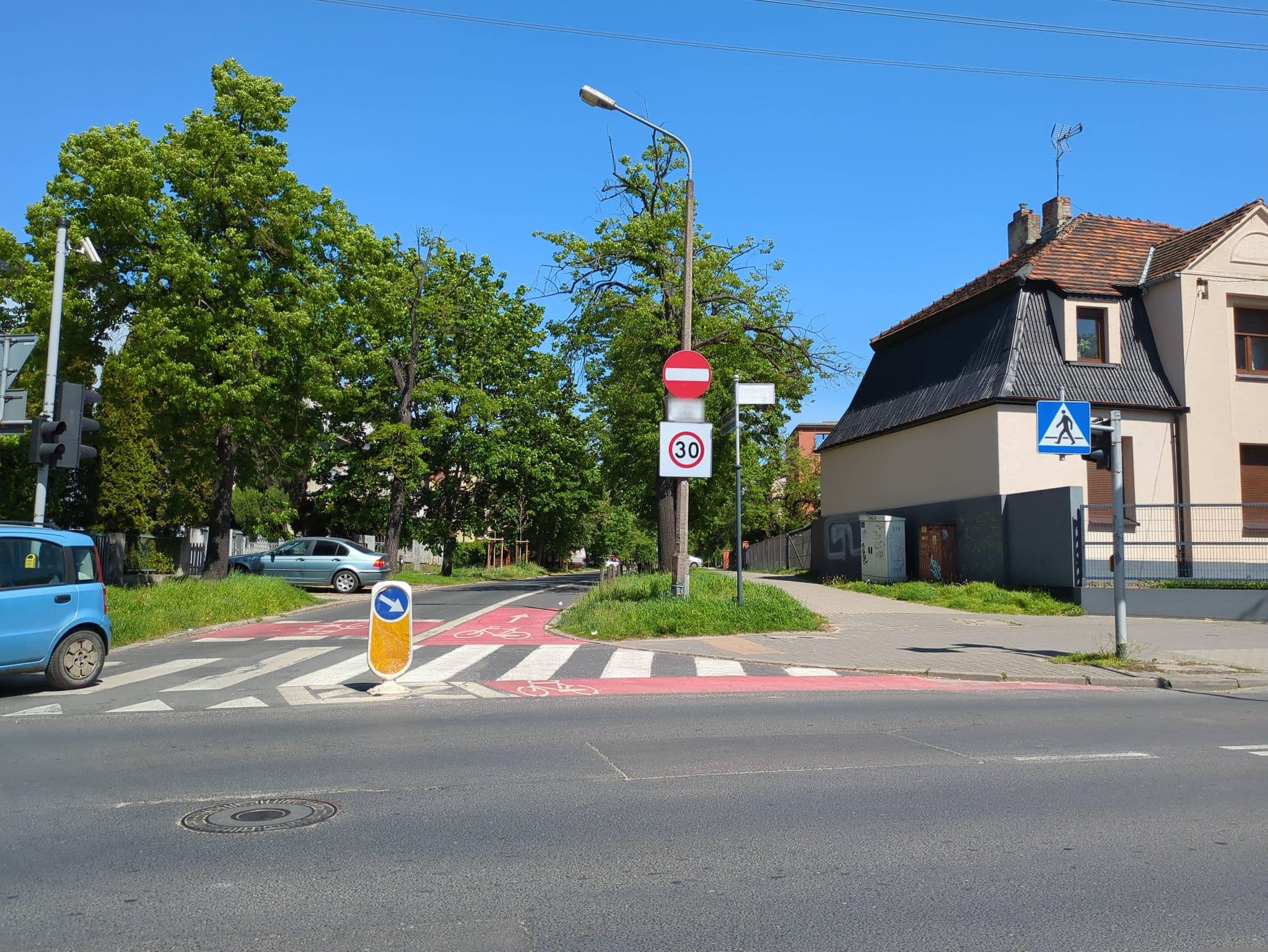 Street view near Asystent. Dom gościnny, Poznań — © 6b17d8c50e264a46 (CC BY-SA · Mapillary)