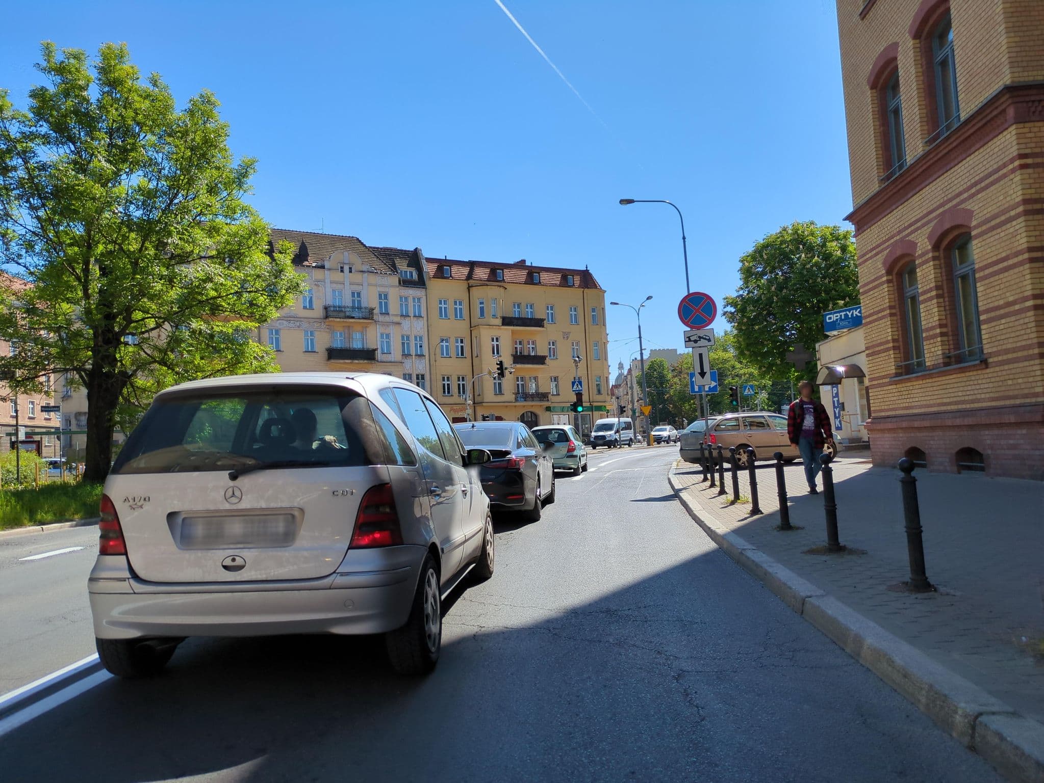 Street view near Oriental appartements, Poznań — © 6b17d8c50e264a46 (CC BY-SA · Mapillary)
