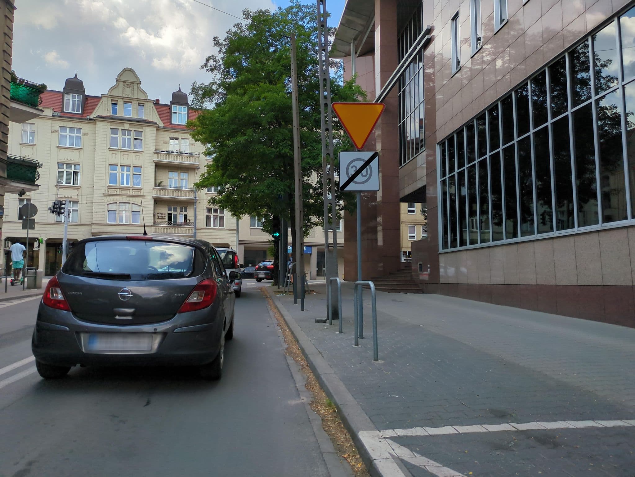 Street view near Apartamenty Głogowska 35, Poznań — © 6b17d8c50e264a46 (CC BY-SA · Mapillary)