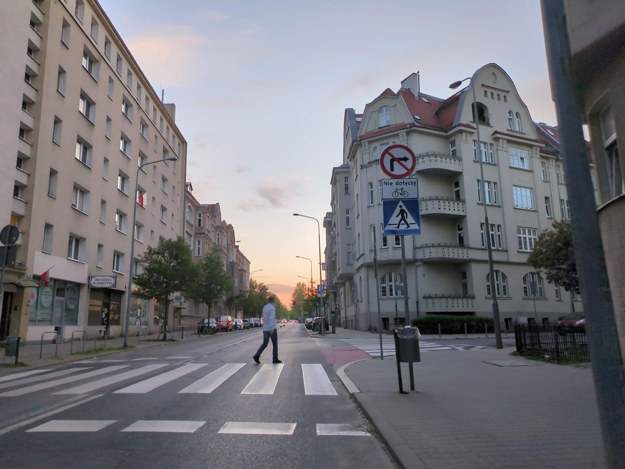 Street view near PitStop Hostel, Poznań — © 6b17d8c50e264a46 (CC BY-SA · Mapillary)