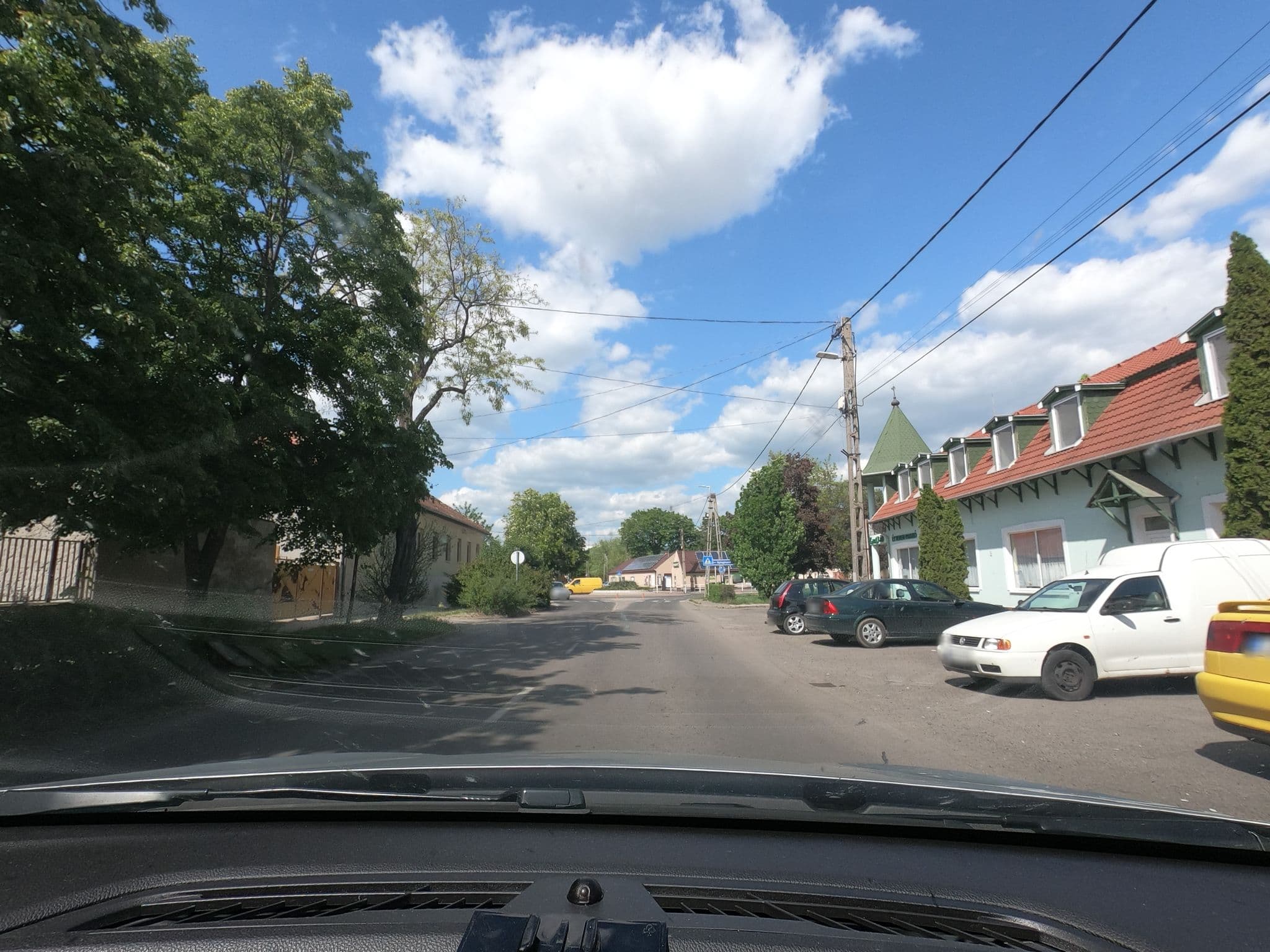 Street view near Kavalkád Étterem és Panzió, Gyöngyös — © vst (CC BY-SA · Mapillary)