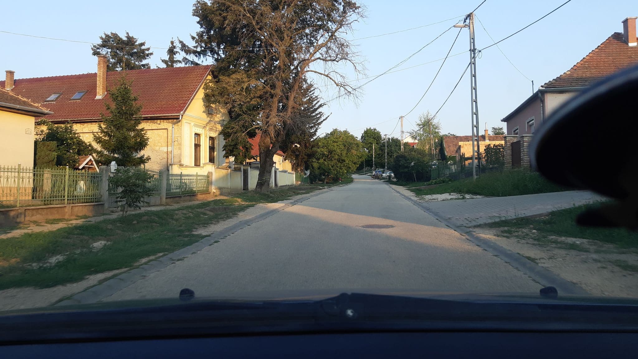 Street view near Waidmannsheil Vendégház, Mány — © petersohn (CC BY-SA · Mapillary)