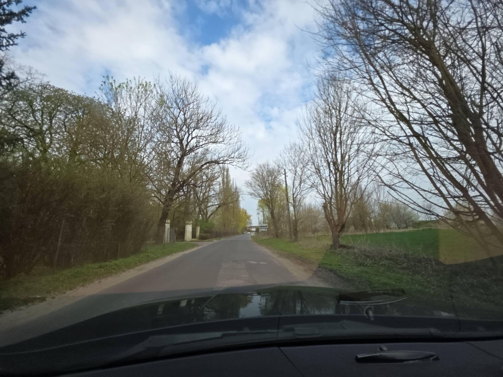 Street view near Pałac w Krześlicach Sp. z o.o. Hotel i restauracja, Pobiedziska — © and987 (CC BY-SA · Mapillary)