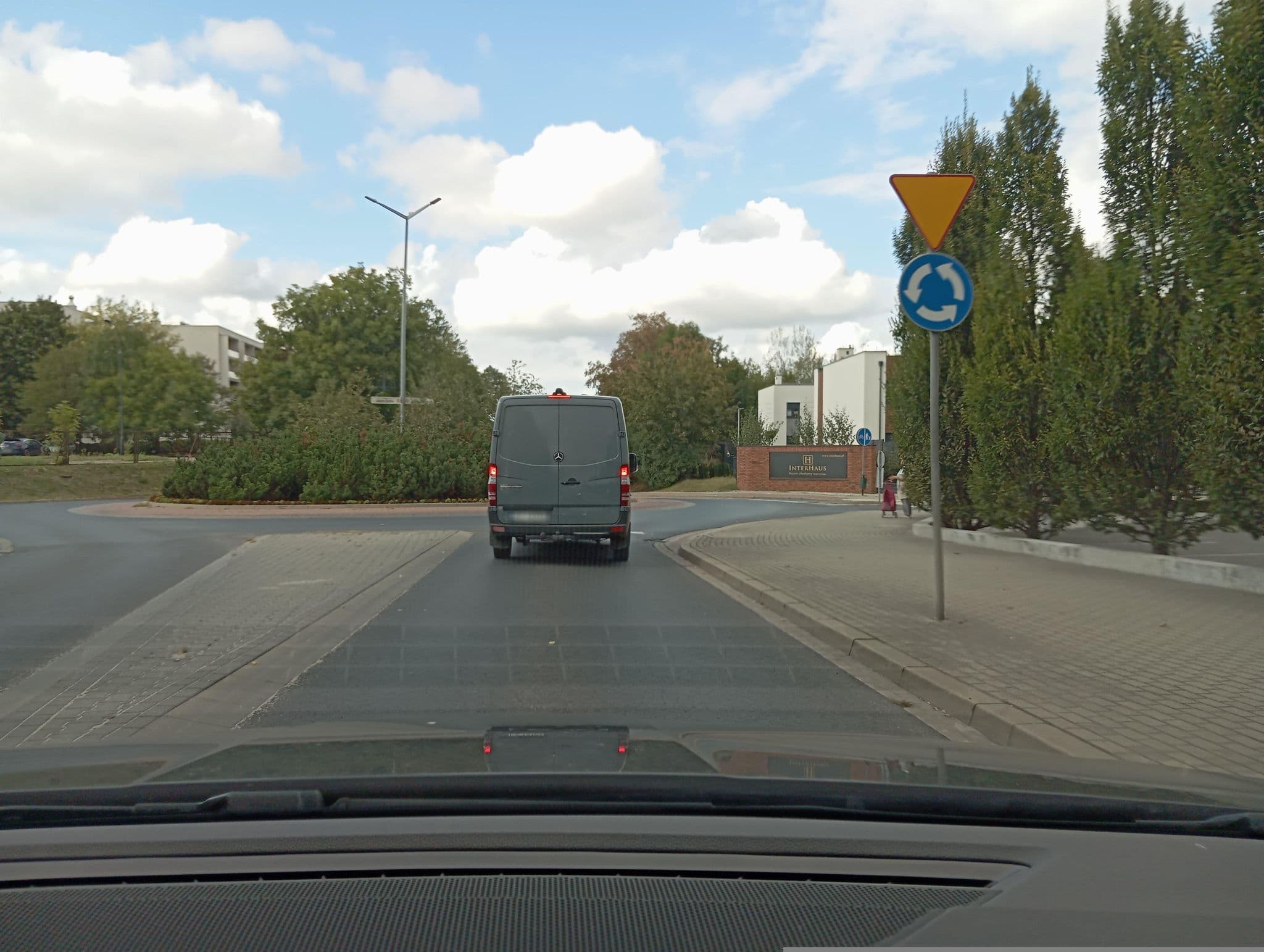 Street view near Adler. Braciszewska U.E., Swarzędz — © jacekb (CC BY-SA · Mapillary)