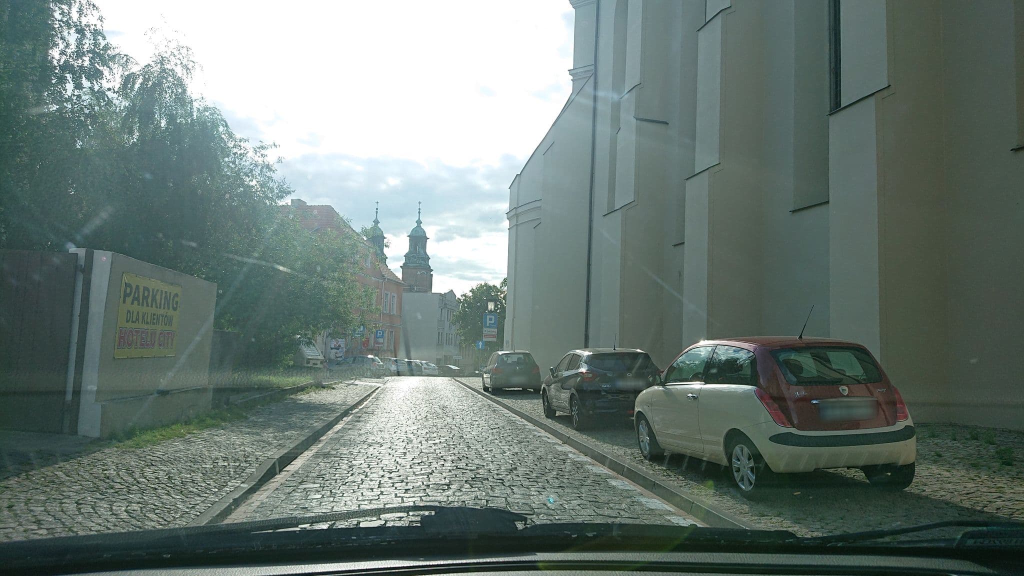 Street view near City Hotel, Gniezno — © and987 (CC BY-SA · Mapillary)