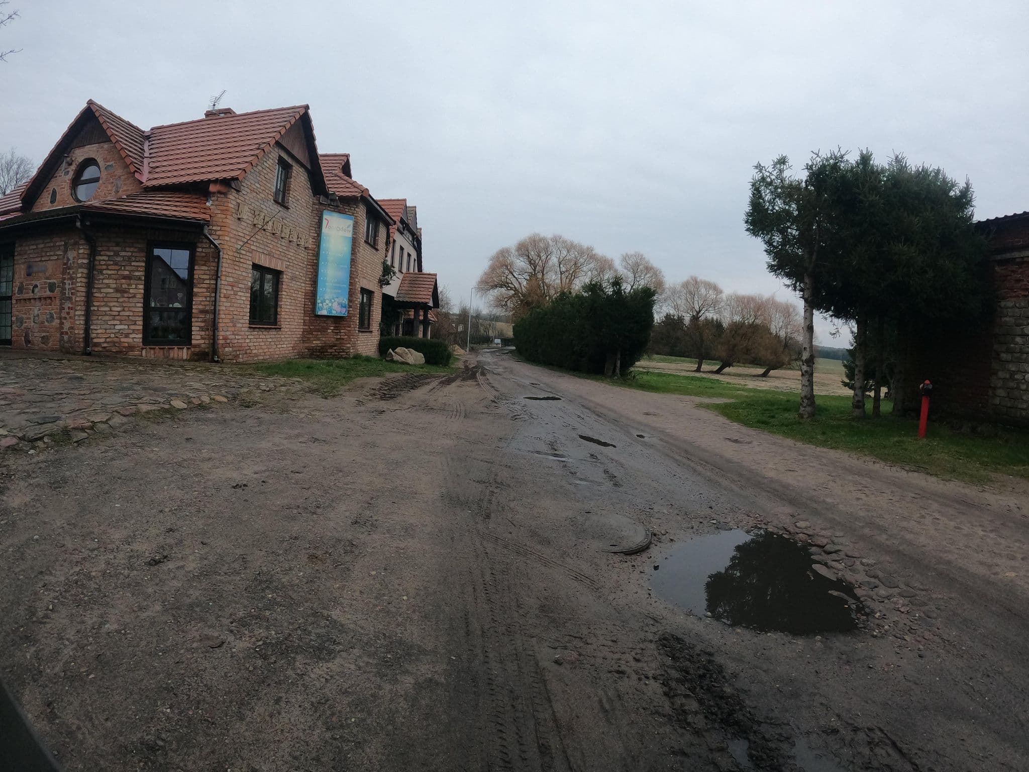 Street view near "Siedem Ogrodów", Mirosławiec — © masterofnoroad (CC BY-SA · Mapillary)