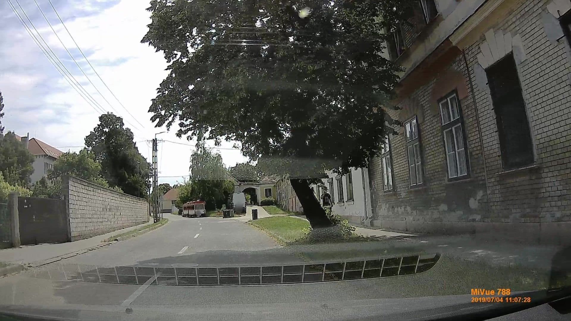 Street view near K4 Vendégház, Tata — © geox123 (CC BY-SA · Mapillary)