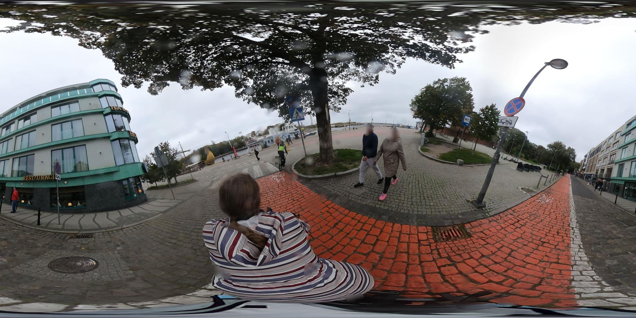 Street view near Kapitański 13- Rezydencja Kapitańska, Kołobrzeg — © RowerowyRozboojnik (CC BY-SA · Mapillary)