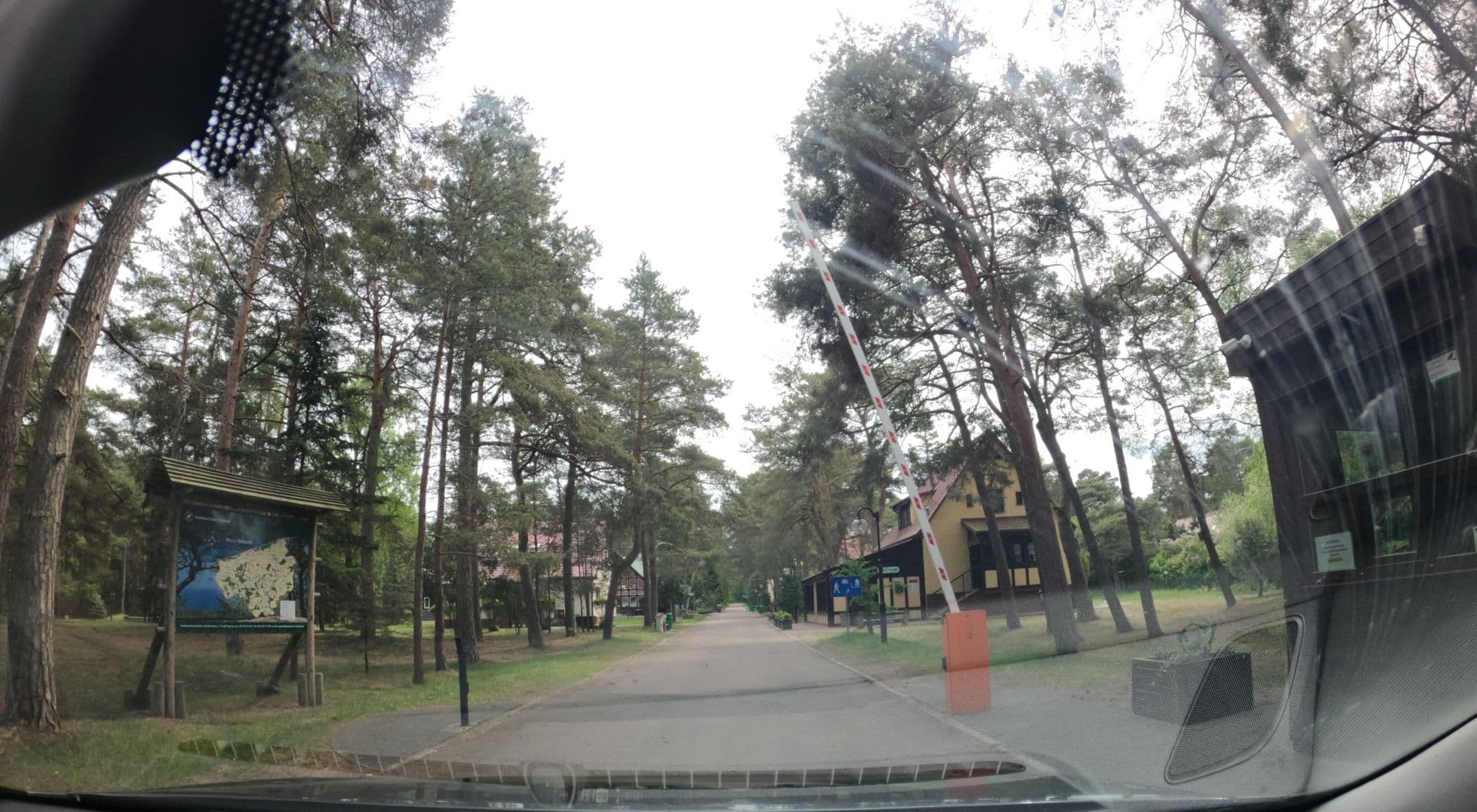 Street view near Nadleśnictwo Gryfice Ośrodek Szkoleniowo Wypoczynkowy "Bażyna", Trzebiatów — © masterofnoroad (CC BY-SA · Mapillary)