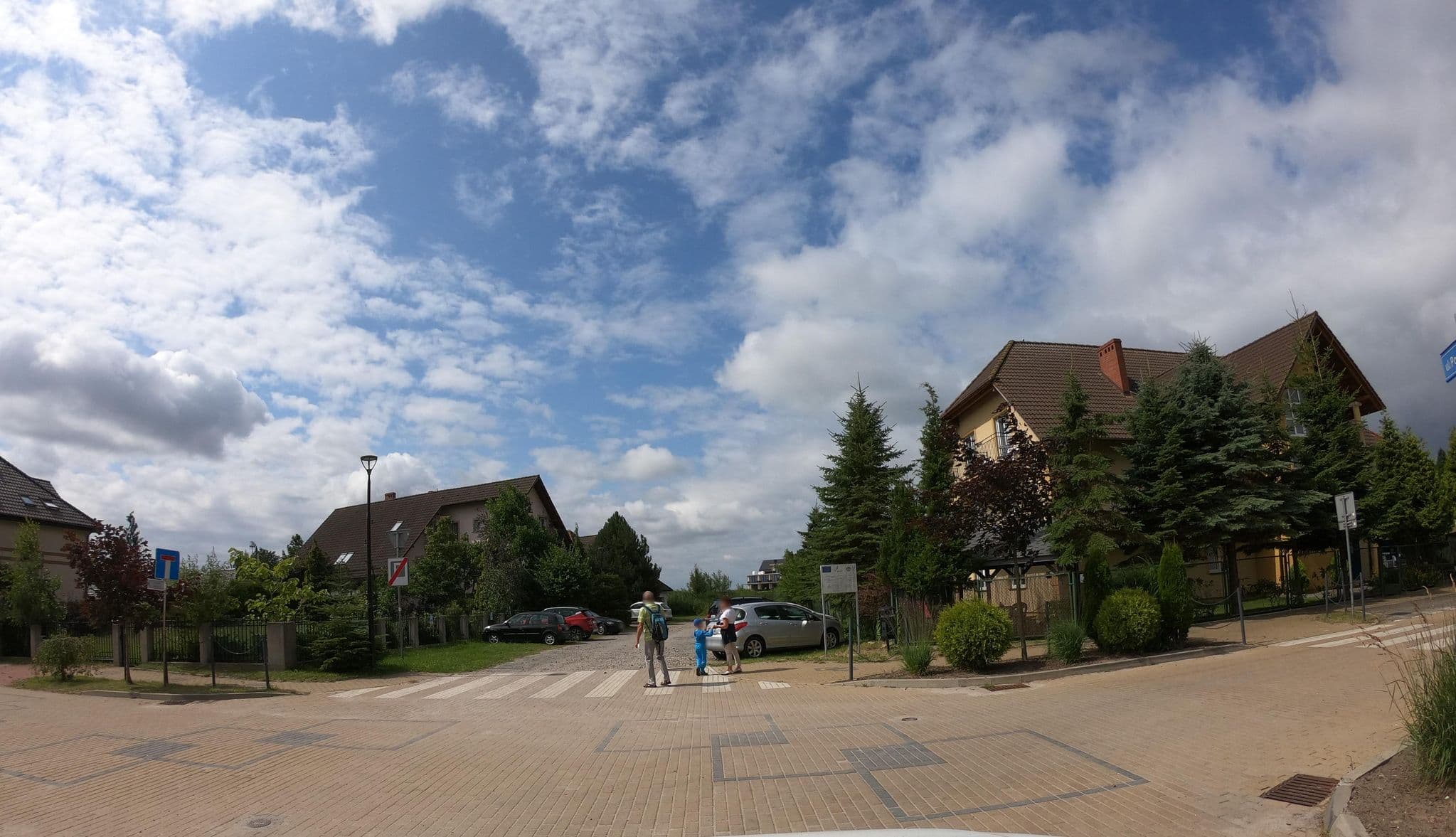 Street view near Dom Letniskowy Uroczysko Szkoła Tańca Małgorzata Grycmacher, Dziwnów — © masterofnoroad (CC BY-SA · Mapillary)