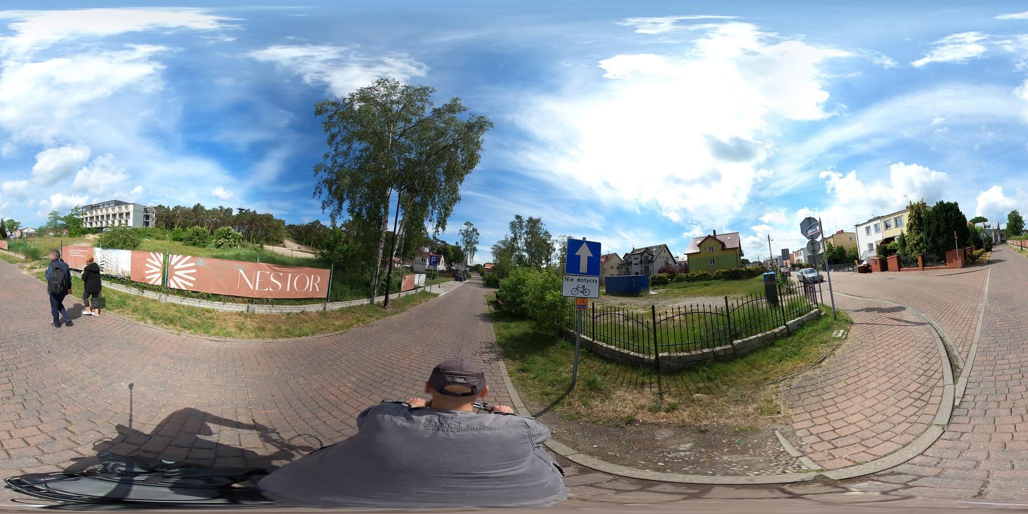 Street view near Pensjonat Pelikan, Mrzeżyno — © tomlo1980 (CC BY-SA · Mapillary)