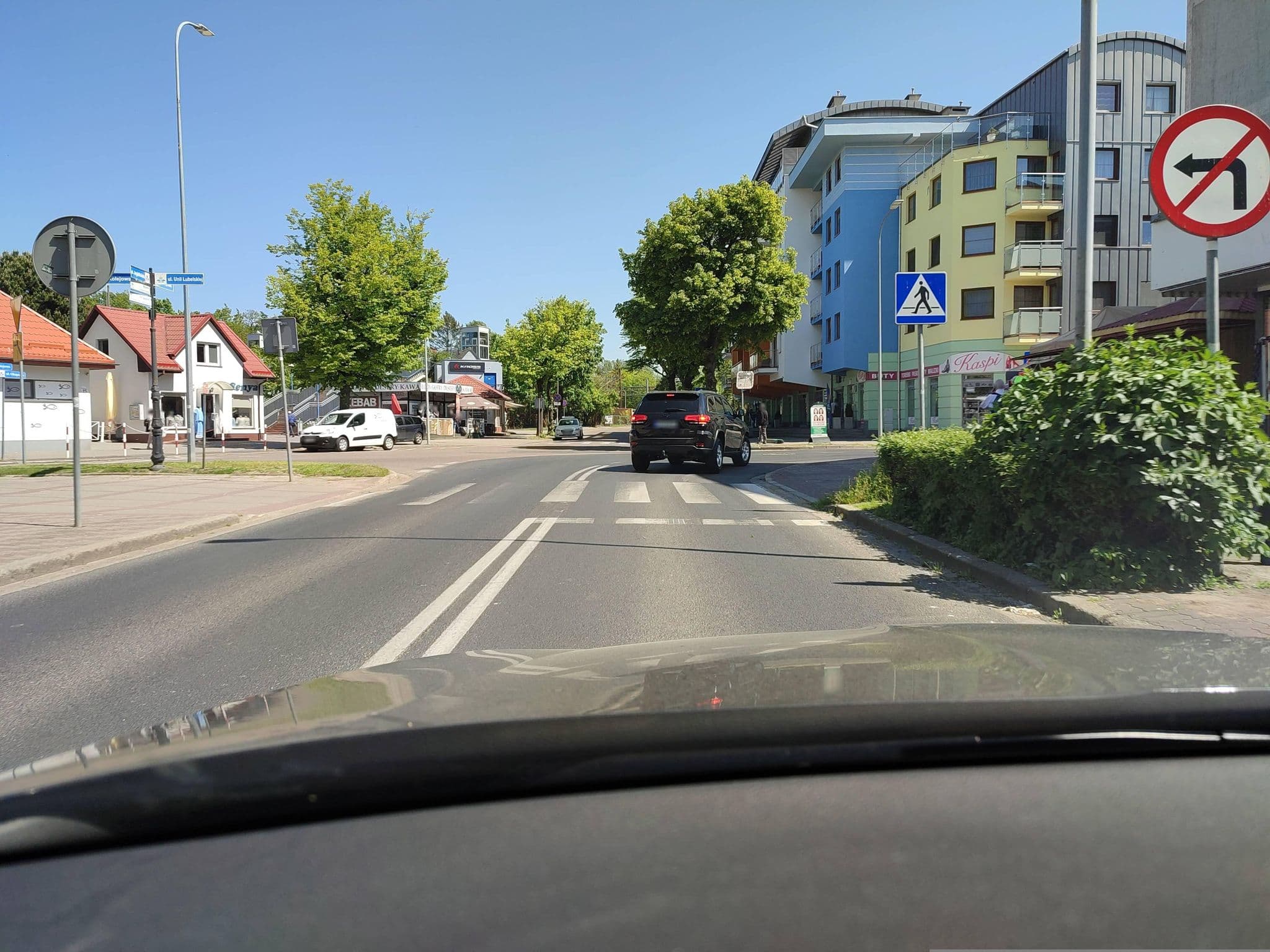 Street view near Apartamenty Ostsee Apartamentowiec przy ul. Kniewskiego, Kołobrzeg — © d3mol3k (CC BY-SA · Mapillary)
